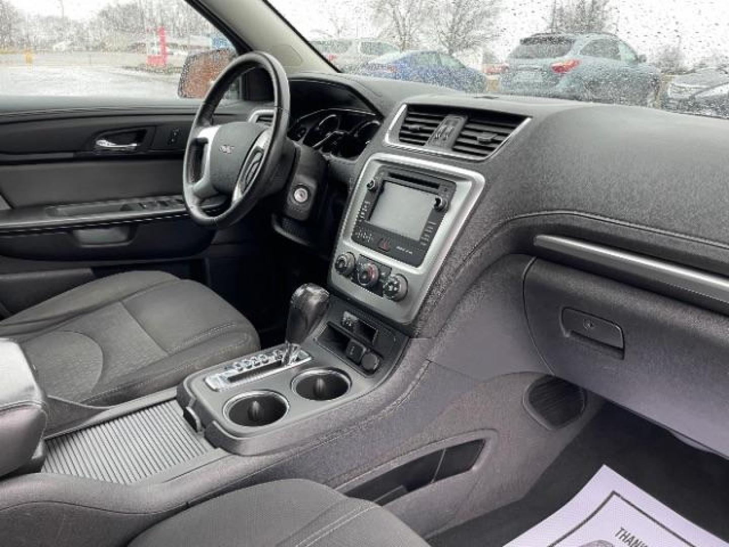 2015 Champagne Silver Metallic GMC Acadia SLE-1 FWD (1GKKRNED9FJ) with an 3.6L V6 DOHC 24V engine, 6-Speed Automatic transmission, located at 1230 East Main St, Xenia, OH, 45385, (937) 908-9800, 39.688026, -83.910172 - Photo#8