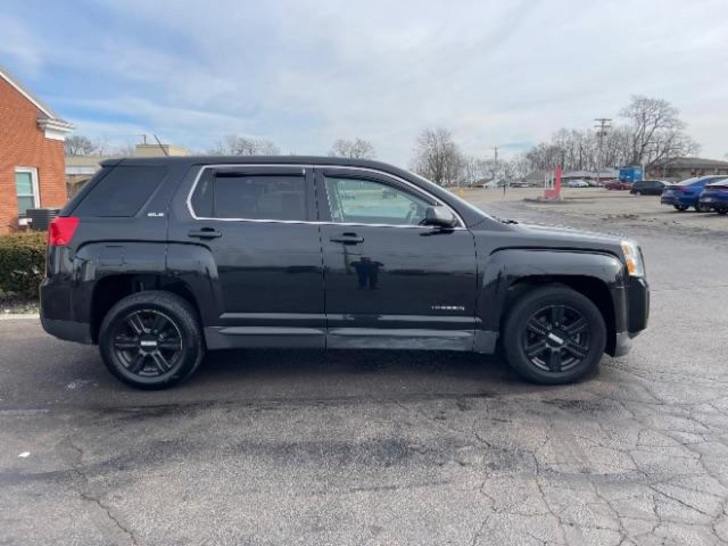 2015 Carbon Black Metallic GMC Terrain SLE1 AWD (2GKFLVEK4F6) with an 2.4L L4 DOHC 16V engine, 6-Speed Automatic transmission, located at 1184 Kauffman Ave, Fairborn, OH, 45324, (937) 908-9800, 39.807072, -84.030914 - Photo#3