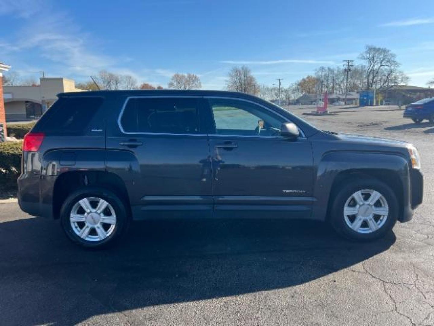 2015 Onyx Black GMC Terrain SLE1 FWD (2GKALMEK0F6) with an 2.4L L4 DOHC 16V engine, 6-Speed Automatic transmission, located at 4508 South Dixie Dr, Moraine, OH, 45439, (937) 908-9800, 39.689976, -84.218452 - Photo#5