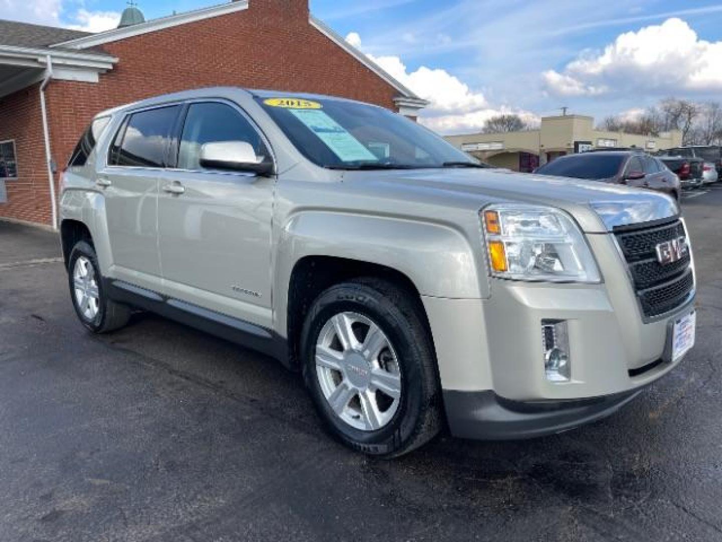 2015 Champagne Silver Metallic GMC Terrain SLE1 FWD (2GKALMEK8F6) with an 2.4L L4 DOHC 16V engine, 6-Speed Automatic transmission, located at 4508 South Dixie Dr, Moraine, OH, 45439, (937) 908-9800, 39.689976, -84.218452 - Photo#0