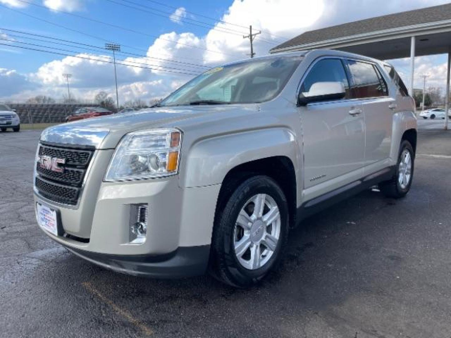 2015 Champagne Silver Metallic GMC Terrain SLE1 FWD (2GKALMEK8F6) with an 2.4L L4 DOHC 16V engine, 6-Speed Automatic transmission, located at 4508 South Dixie Dr, Moraine, OH, 45439, (937) 908-9800, 39.689976, -84.218452 - Photo#1