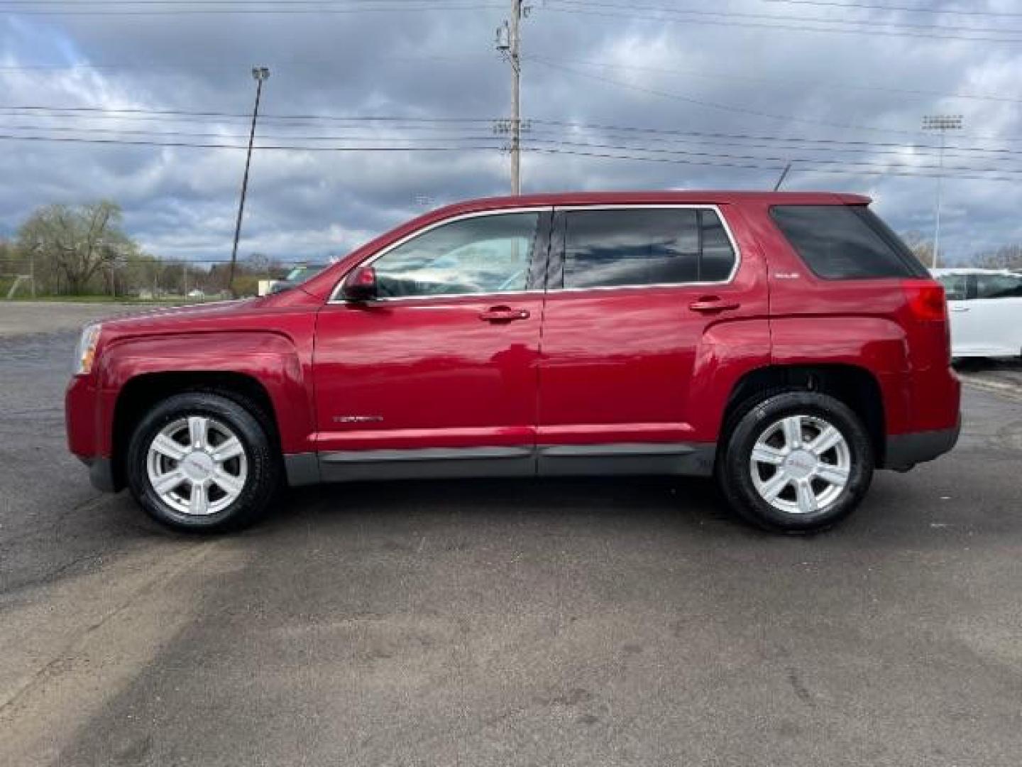 2015 Crystal Red Tintcoat GMC Terrain SLE1 FWD (2GKALMEK6F6) with an 2.4L L4 DOHC 16V engine, 6-Speed Automatic transmission, located at 4508 South Dixie Dr, Moraine, OH, 45439, (937) 908-9800, 39.689976, -84.218452 - Photo#2