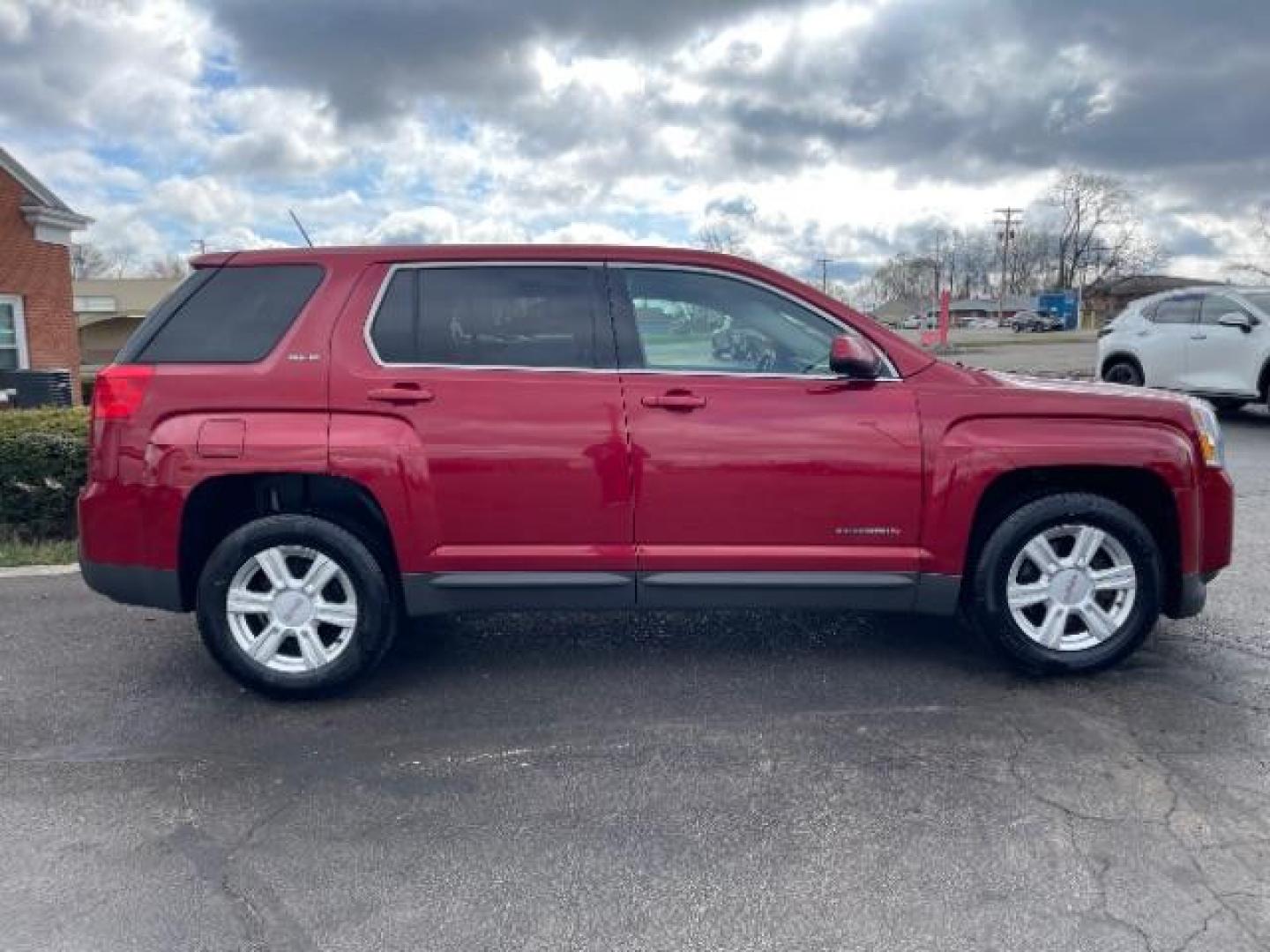 2015 Crystal Red Tintcoat GMC Terrain SLE1 FWD (2GKALMEK6F6) with an 2.4L L4 DOHC 16V engine, 6-Speed Automatic transmission, located at 4508 South Dixie Dr, Moraine, OH, 45439, (937) 908-9800, 39.689976, -84.218452 - Photo#3