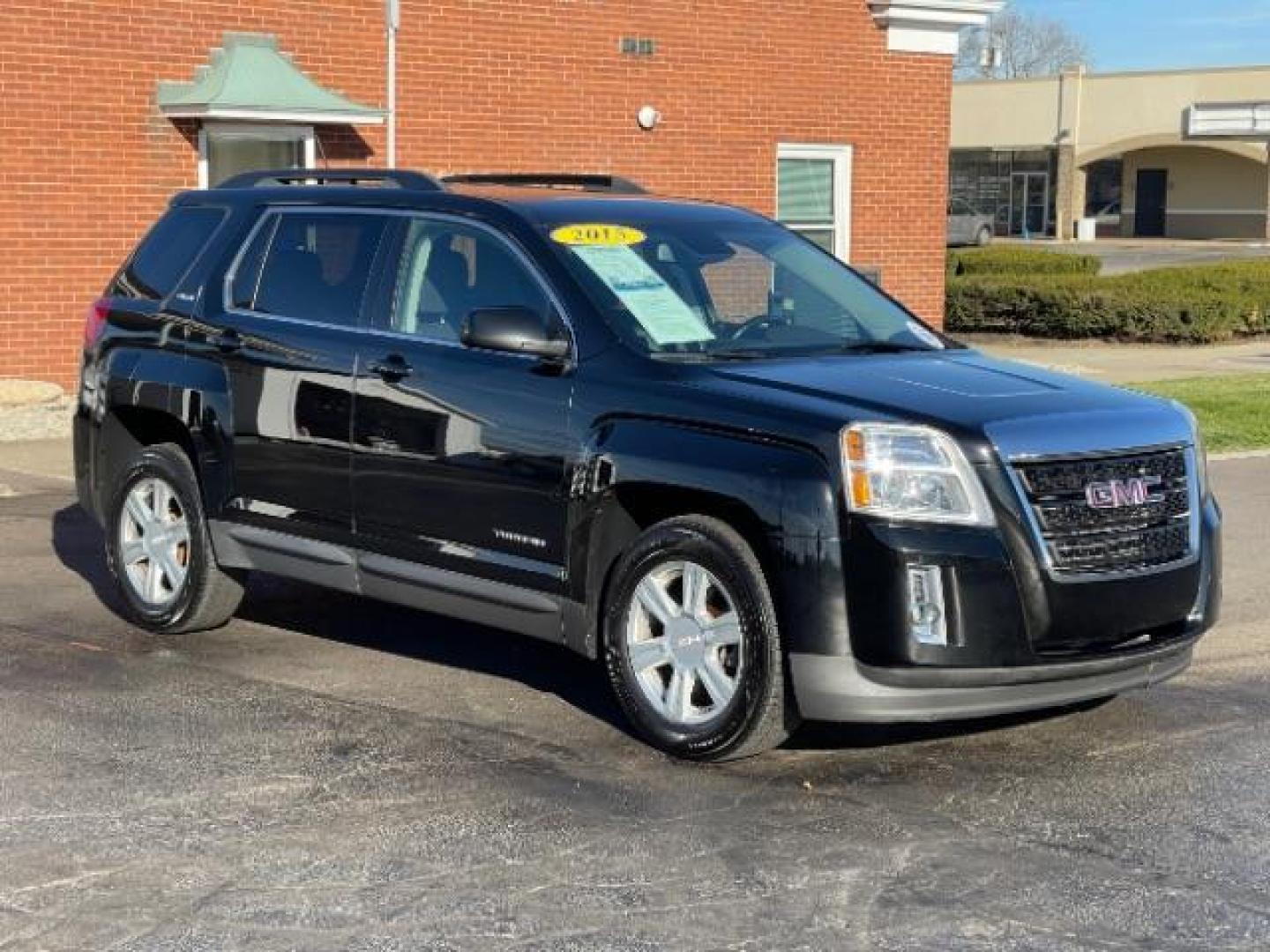 2015 Onyx Black GMC Terrain SLE2 FWD (2GKFLWEK4F6) with an 2.4L L4 DOHC 16V engine, 6-Speed Automatic transmission, located at 880 E. National Road, Vandalia, OH, 45377, (937) 908-9800, 39.891918, -84.183594 - Photo#0