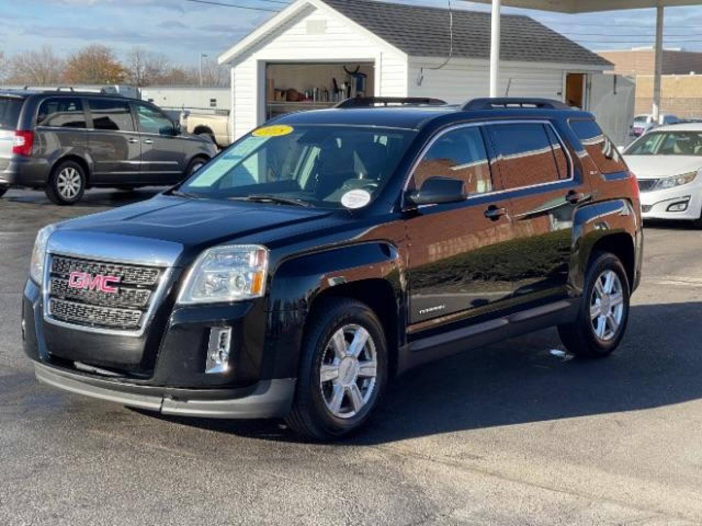 2015 Onyx Black GMC Terrain SLE2 FWD (2GKFLWEK4F6) with an 2.4L L4 DOHC 16V engine, 6-Speed Automatic transmission, located at 880 E. National Road, Vandalia, OH, 45377, (937) 908-9800, 39.891918, -84.183594 - Photo#1