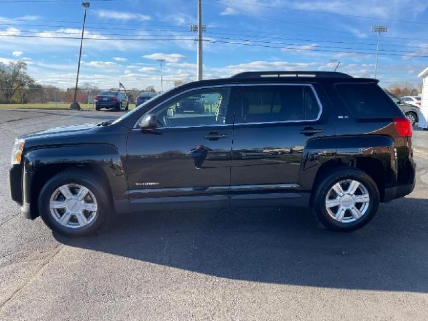 2015 Onyx Black GMC Terrain SLE2 FWD (2GKFLWEK4F6) with an 2.4L L4 DOHC 16V engine, 6-Speed Automatic transmission, located at 880 E. National Road, Vandalia, OH, 45377, (937) 908-9800, 39.891918, -84.183594 - Photo#2