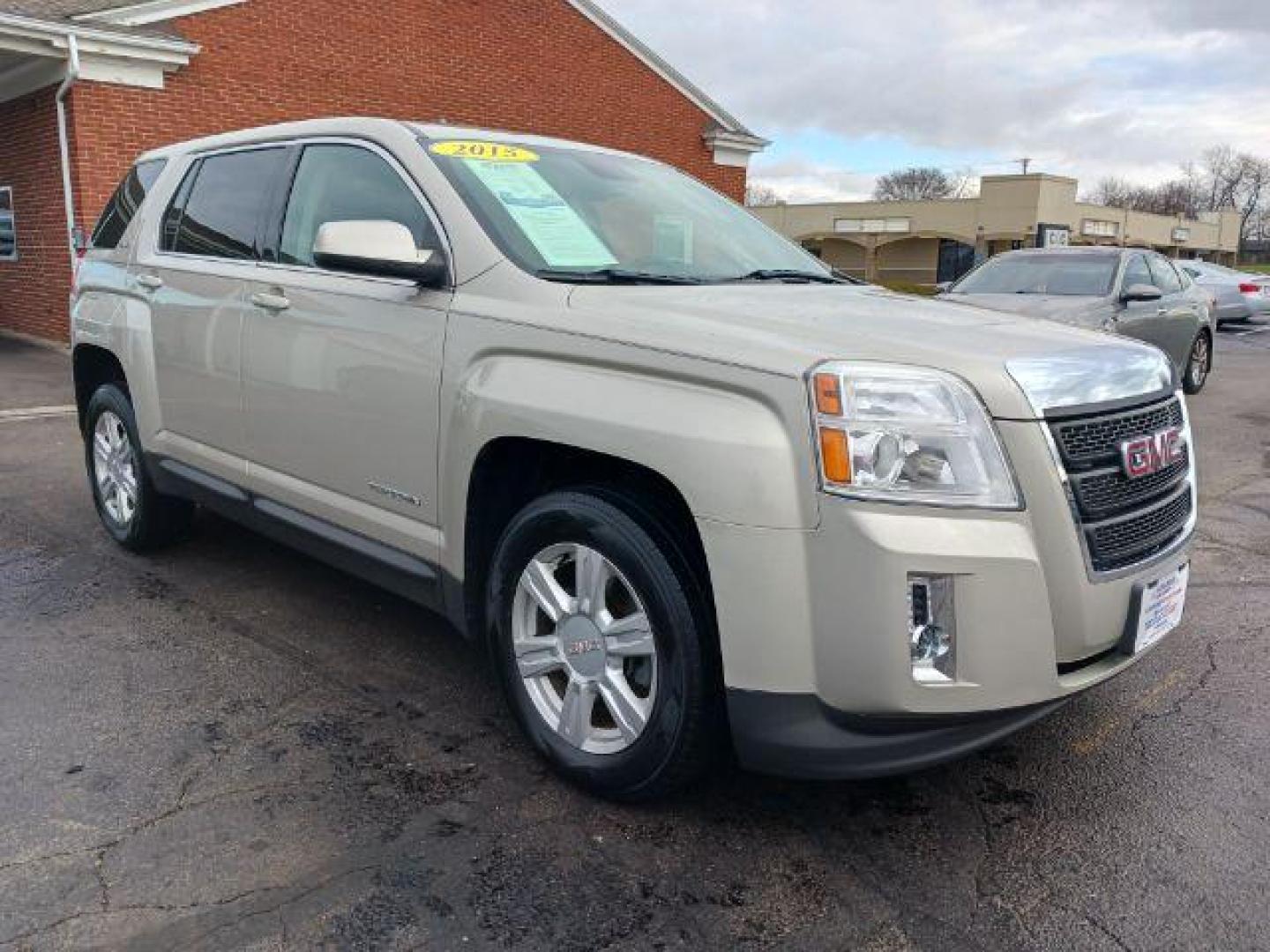 2015 Champagne Silver Metallic GMC Terrain SLE1 FWD (2GKALMEK3F6) with an 2.4L L4 DOHC 16V engine, 6-Speed Automatic transmission, located at 1230 East Main St, Xenia, OH, 45385, (937) 908-9800, 39.688026, -83.910172 - Photo#0