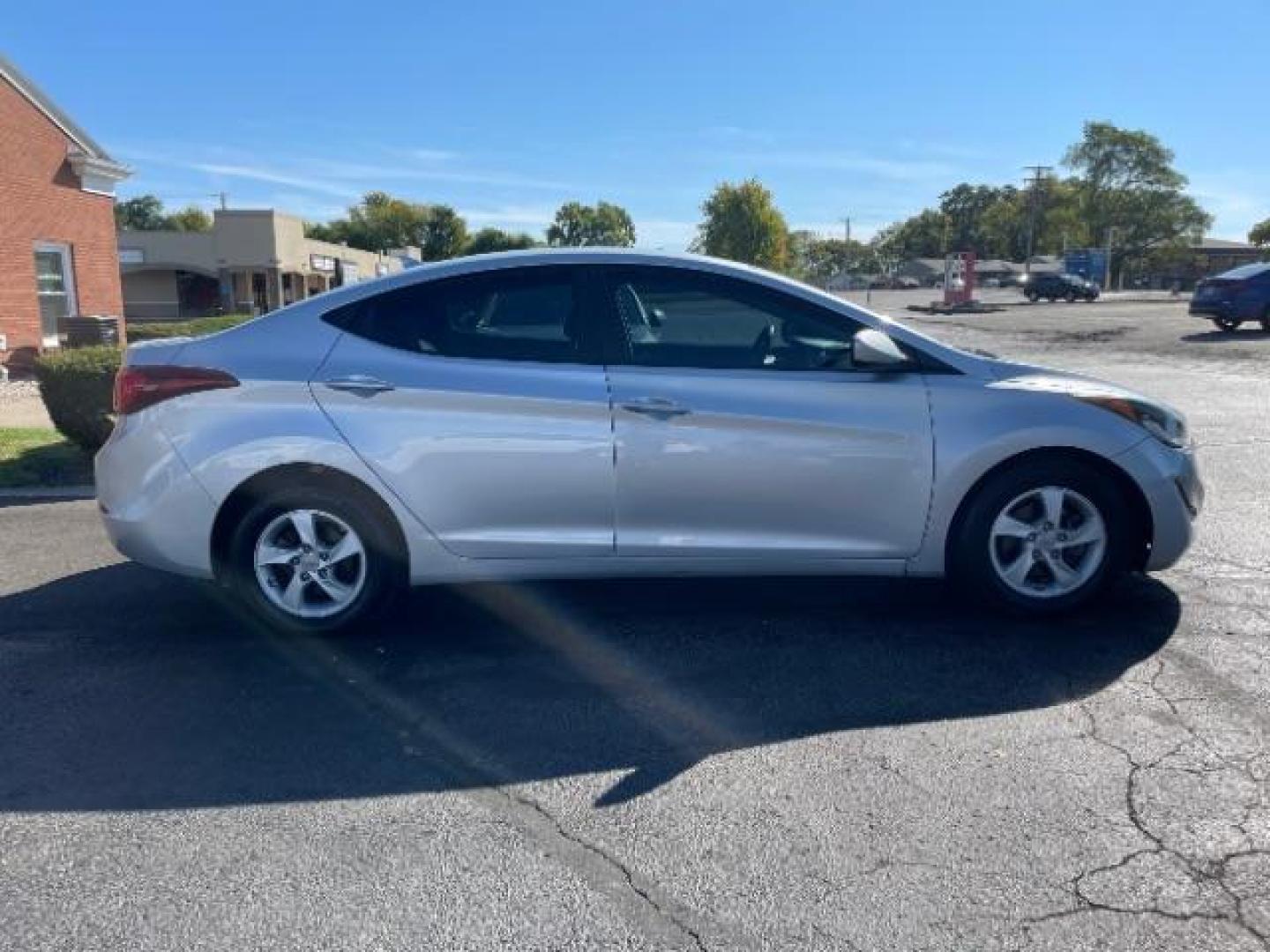 2015 Symphony Silver Hyundai Elantra SE 6AT (5NPDH4AE7FH) with an 1.8L L4 DOHC 16V engine, 6-Speed Automatic transmission, located at 880 E. National Road, Vandalia, OH, 45377, (937) 908-9800, 39.891918, -84.183594 - Photo#4