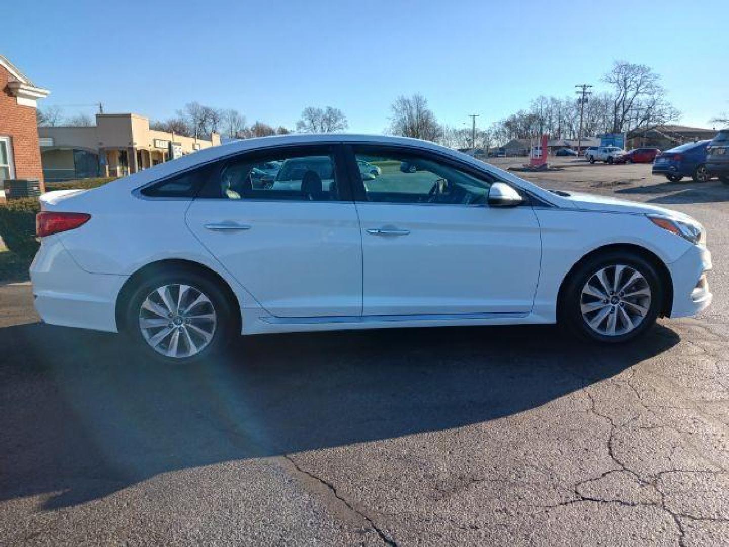 2015 Quartz White Pearl Hyundai Sonata Sport (5NPE34AF4FH) with an 2.4L L4 DOHC 16V engine, 6-Speed Automatic transmission, located at 1951 S Dayton Lakeview Rd., New Carlisle, OH, 45344, (937) 908-9800, 39.890999, -84.050255 - Photo#4