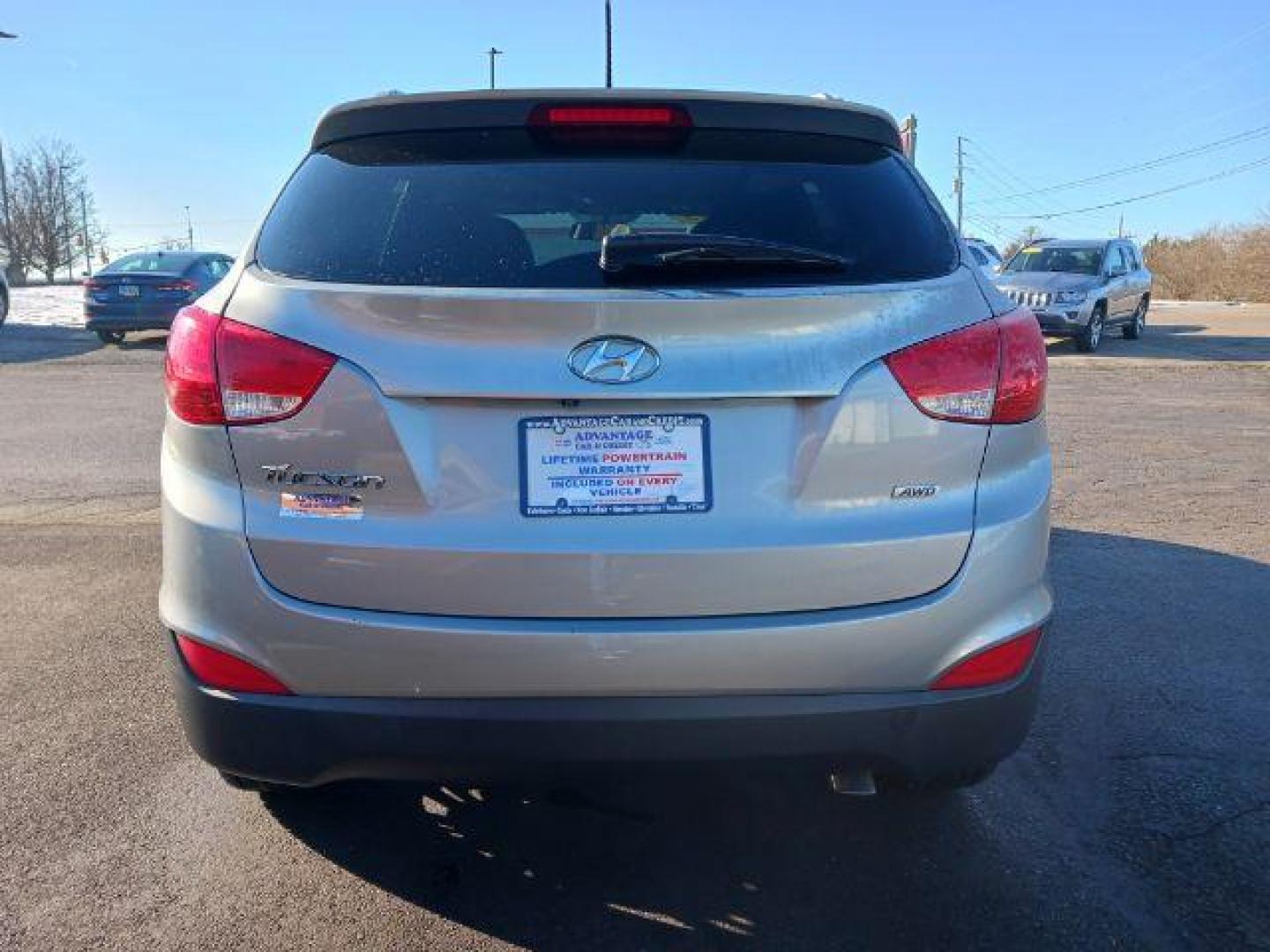 2015 Graphite Gray Metallic Hyundai Tucson SE AWD (KM8JUCAG6FU) with an 2.4L L4 DOHC 16V engine, 6-Speed Automatic transmission, located at 401 Woodman Dr, Riverside, OH, 45431, (937) 908-9800, 39.760899, -84.123421 - Photo#5