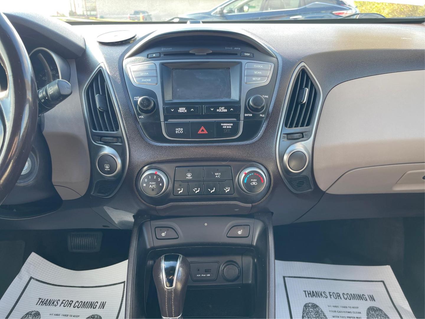 2015 Hyundai Tucson GLS AWD (KM8JUCAG7FU) with an 2.4L L4 DOHC 16V engine, 6-Speed Automatic transmission, located at 4508 South Dixie Dr, Moraine, OH, 45439, (937) 908-9800, 39.689976, -84.218452 - 2015 Hyundai Tucson GLS AWD - Photo#12