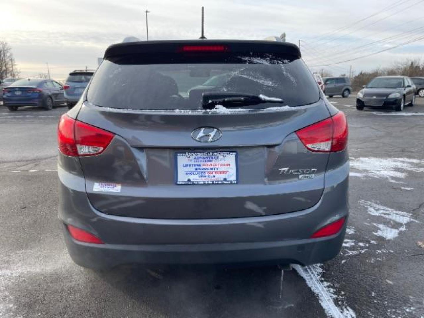 2015 Hyundai Tucson SE AWD (KM8JUCAG4FU) with an 2.4L L4 DOHC 16V engine, 6-Speed Automatic transmission, located at 880 E. National Road, Vandalia, OH, 45377, (937) 908-9800, 39.891918, -84.183594 - 2015 Hyundai Tucson SE AWD - Photo#4