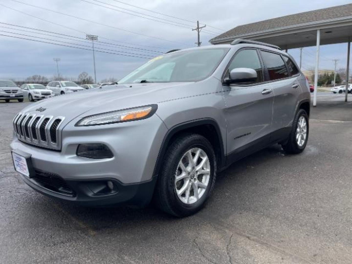 2015 Billet Silver Metallic CC Jeep Cherokee Latitude FWD (1C4PJLCB2FW) with an 2.4L L4 DOHC 16V engine, 9-Speed Automatic transmission, located at 1184 Kauffman Ave, Fairborn, OH, 45324, (937) 908-9800, 39.807072, -84.030914 - Photo#1