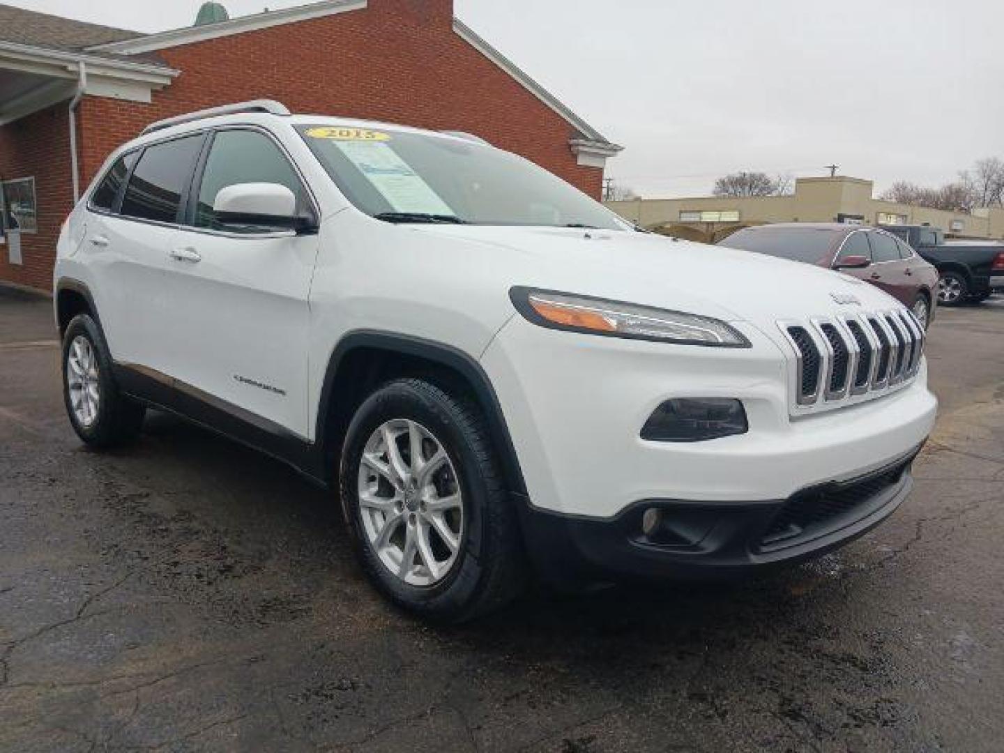 2015 Bright White Clearcoat Jeep Cherokee Latitude 4WD (1C4PJMCS5FW) with an 3.2L V6 DOHC 24V engine, 9-Speed Automatic transmission, located at 4508 South Dixie Dr, Moraine, OH, 45439, (937) 908-9800, 39.689976, -84.218452 - Photo#0