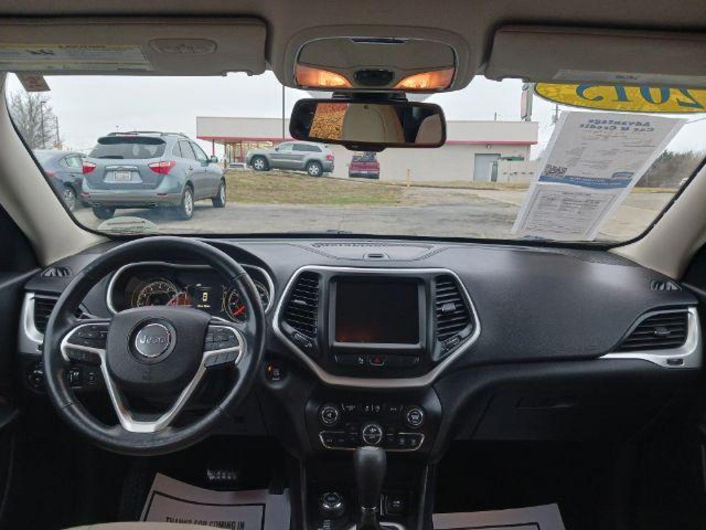 2015 Bright White Clearcoat Jeep Cherokee Latitude 4WD (1C4PJMCS5FW) with an 3.2L V6 DOHC 24V engine, 9-Speed Automatic transmission, located at 4508 South Dixie Dr, Moraine, OH, 45439, (937) 908-9800, 39.689976, -84.218452 - Photo#7