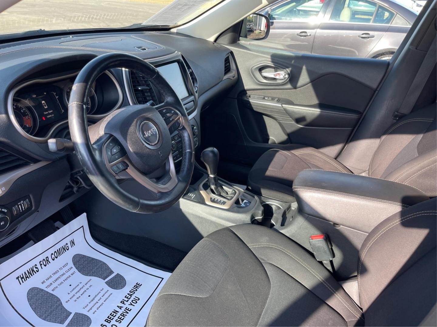 2015 Granite Crystal Met CC Jeep Cherokee Latitude 4WD (1C4PJMCS0FW) with an 3.2L V6 DOHC 24V engine, 9-Speed Automatic transmission, located at 1099 N County Rd 25A, Troy, OH, 45373, (937) 908-9800, 40.057079, -84.212883 - Photo#8