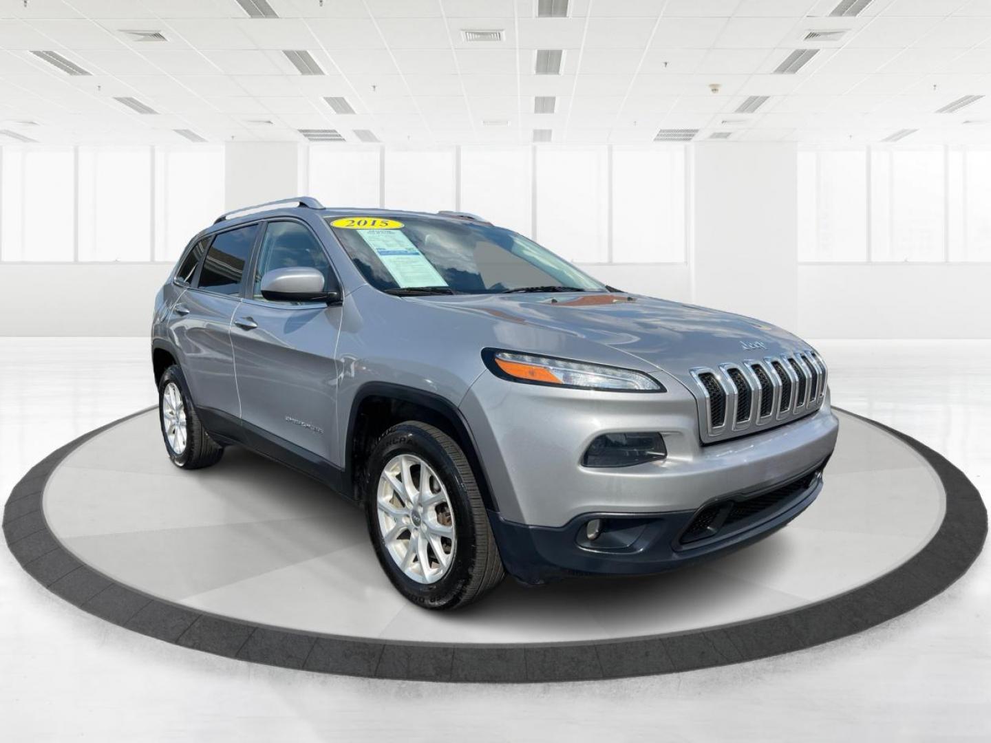 2015 Billet Silver Metallic CC Jeep Cherokee Latitude 4WD (1C4PJMCB7FW) with an 2.4L L4 DOHC 16V engine, 9-Speed Automatic transmission, located at 1230 East Main St, Xenia, OH, 45385, (937) 908-9800, 39.688026, -83.910172 - Photo#0