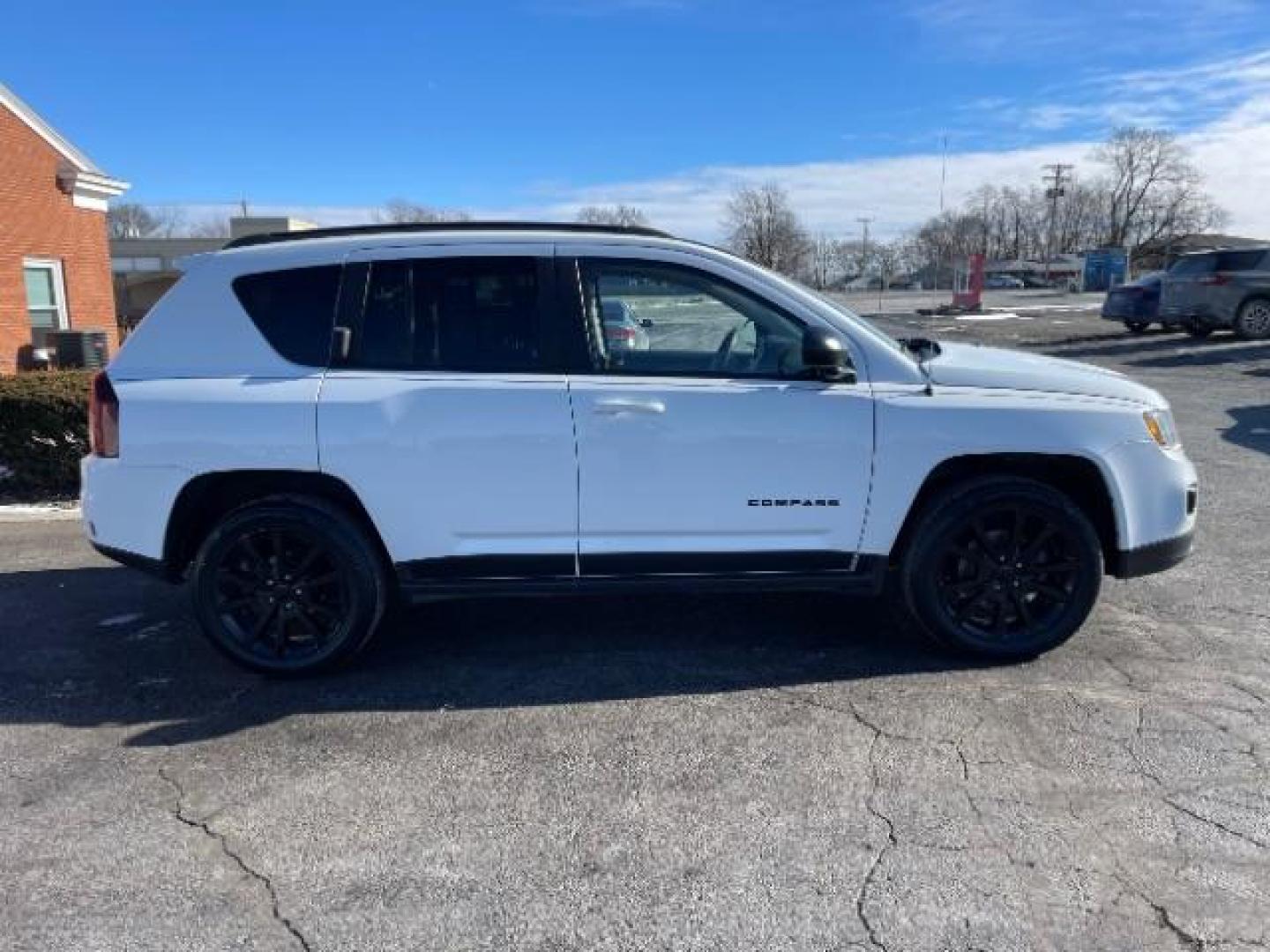 2015 Bright White Clear Coat Jeep Compass Sport 4WD (1C4NJDBB4FD) with an 2.4L L4 DOHC 16V engine, located at 1184 Kauffman Ave, Fairborn, OH, 45324, (937) 908-9800, 39.807072, -84.030914 - Photo#3