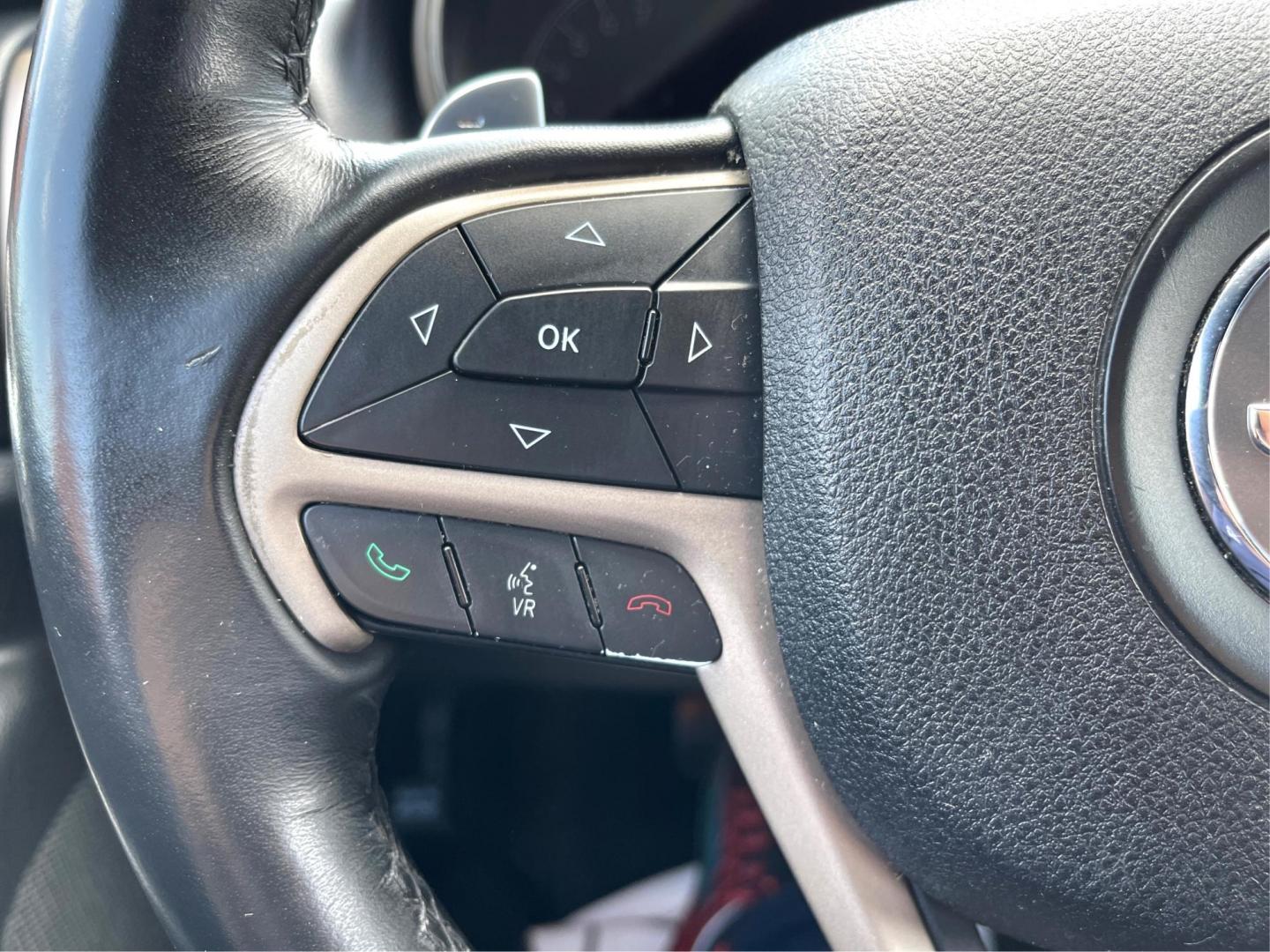 2015 Brilliant Black Crystal P Jeep Grand Cherokee (1C4RJFAG8FC) with an 3.6L V6 DOHC 24V engine, 8-Speed Automatic transmission, located at 880 E. National Road, Vandalia, OH, 45377, (937) 908-9800, 39.891918, -84.183594 - Photo#15