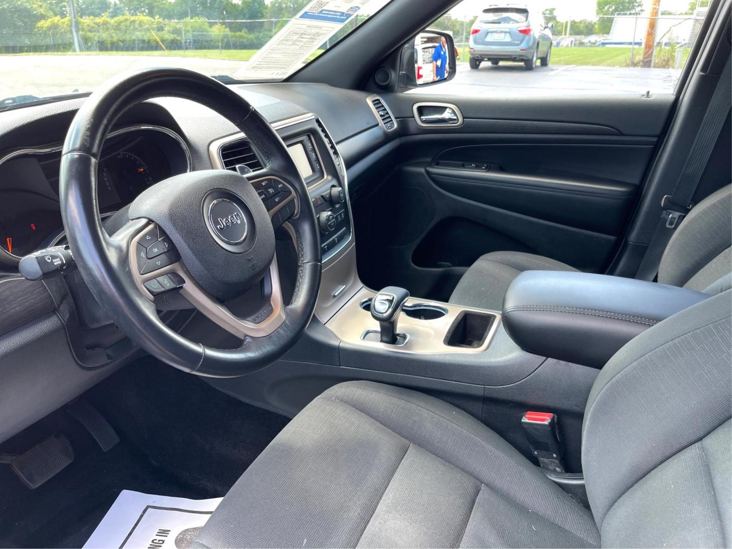 2015 Brilliant Black Crystal P Jeep Grand Cherokee (1C4RJFAG8FC) with an 3.6L V6 DOHC 24V engine, 8-Speed Automatic transmission, located at 880 E. National Road, Vandalia, OH, 45377, (937) 908-9800, 39.891918, -84.183594 - Photo#8