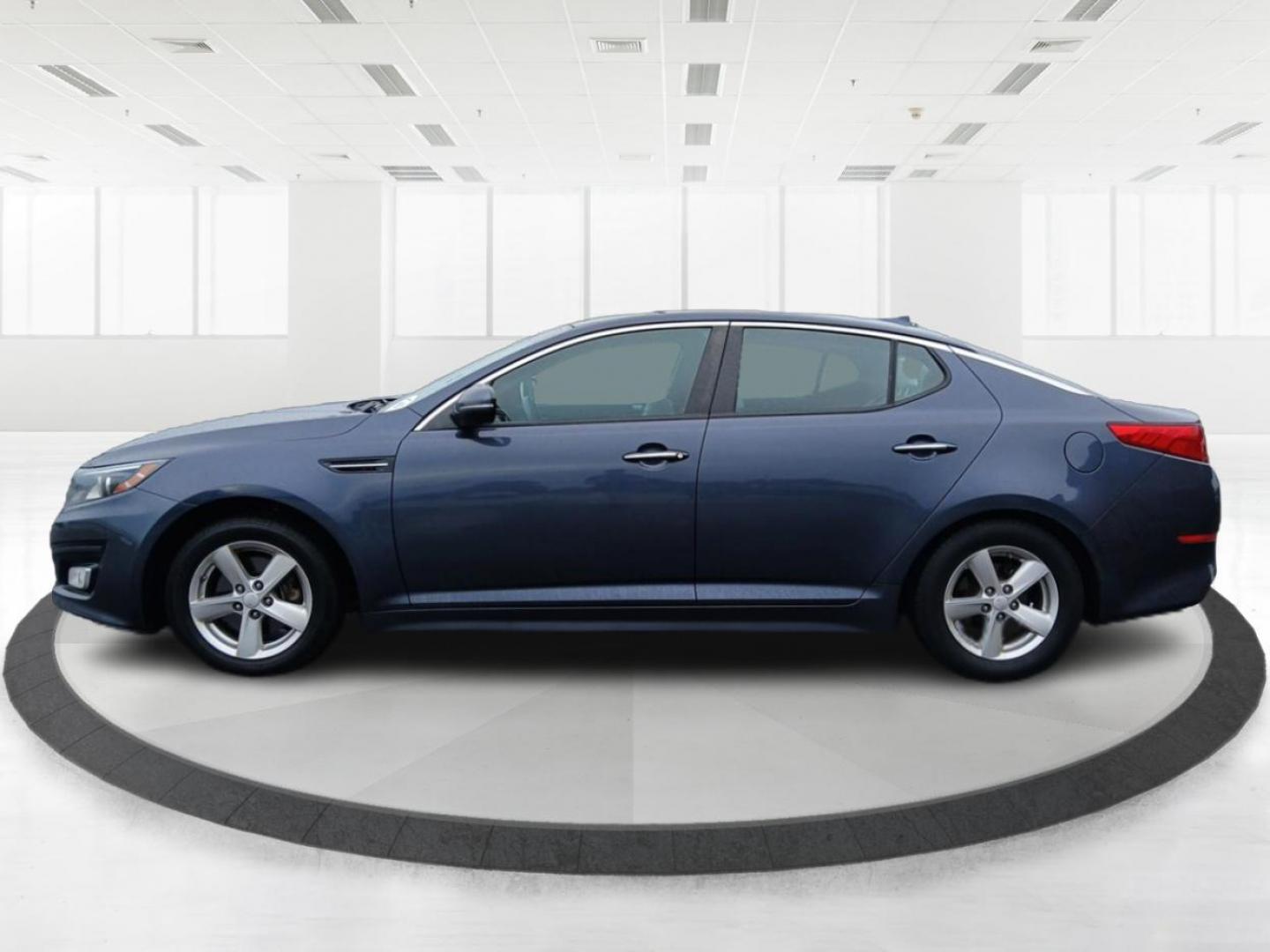 2015 Smokey Blue Kia Optima LX (KNAGM4A72F5) with an 2.4L L4 DOHC 16V engine, 6-Speed Automatic transmission, located at 1184 Kauffman Ave, Fairborn, OH, 45324, (937) 908-9800, 39.807072, -84.030914 - Photo#5