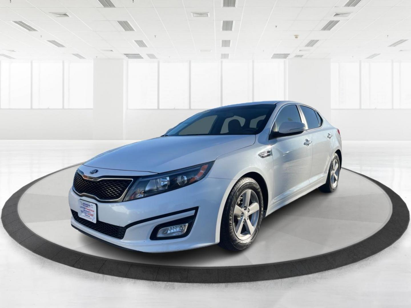 2015 Kia Optima LX (5XXGM4A74FG) with an 2.4L L4 DOHC 16V engine, 6-Speed Automatic transmission, located at 1230 East Main St, Xenia, OH, 45385, (937) 908-9800, 39.688026, -83.910172 - 2015 Kia Optima LX - Photo#7