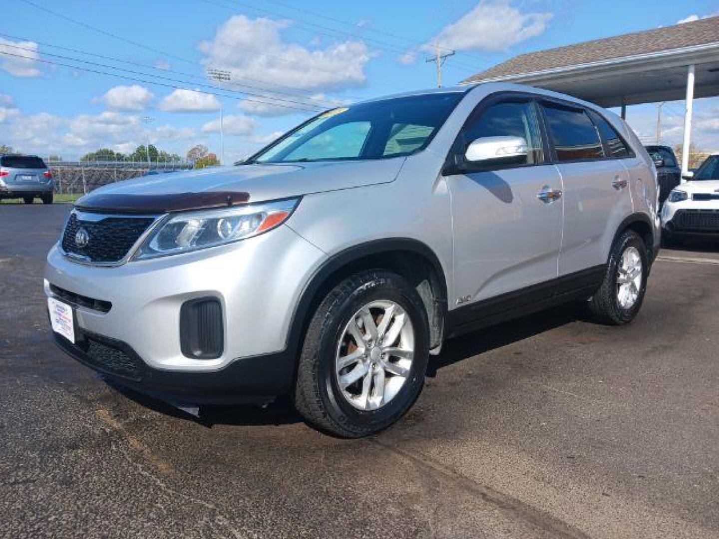 2015 Bright Silver Kia Sorento LX AWD (5XYKTCA66FG) with an 2.4L L4 DOHC 16V engine, 6-Speed Automatic transmission, located at 1230 East Main St, Xenia, OH, 45385, (937) 908-9800, 39.688026, -83.910172 - Photo#2