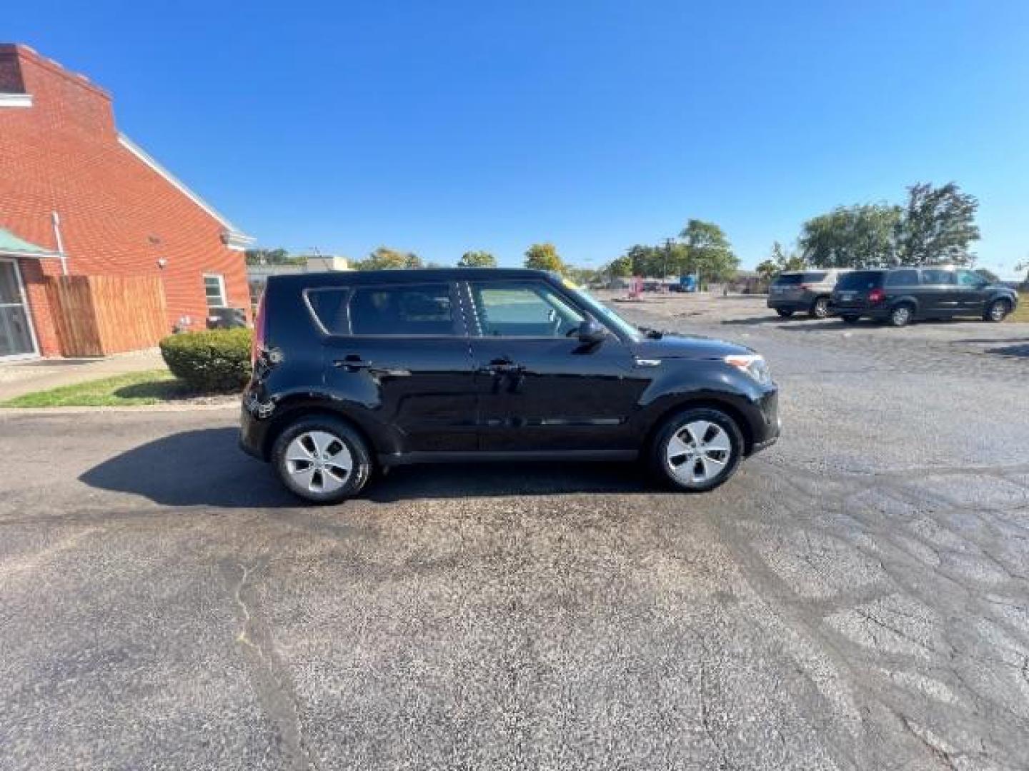 2015 Shadow Black Kia Soul Base (KNDJN2A29F7) with an 1.6L L4 DOHC 16V engine, located at 1184 Kauffman Ave, Fairborn, OH, 45324, (937) 908-9800, 39.807072, -84.030914 - Photo#11