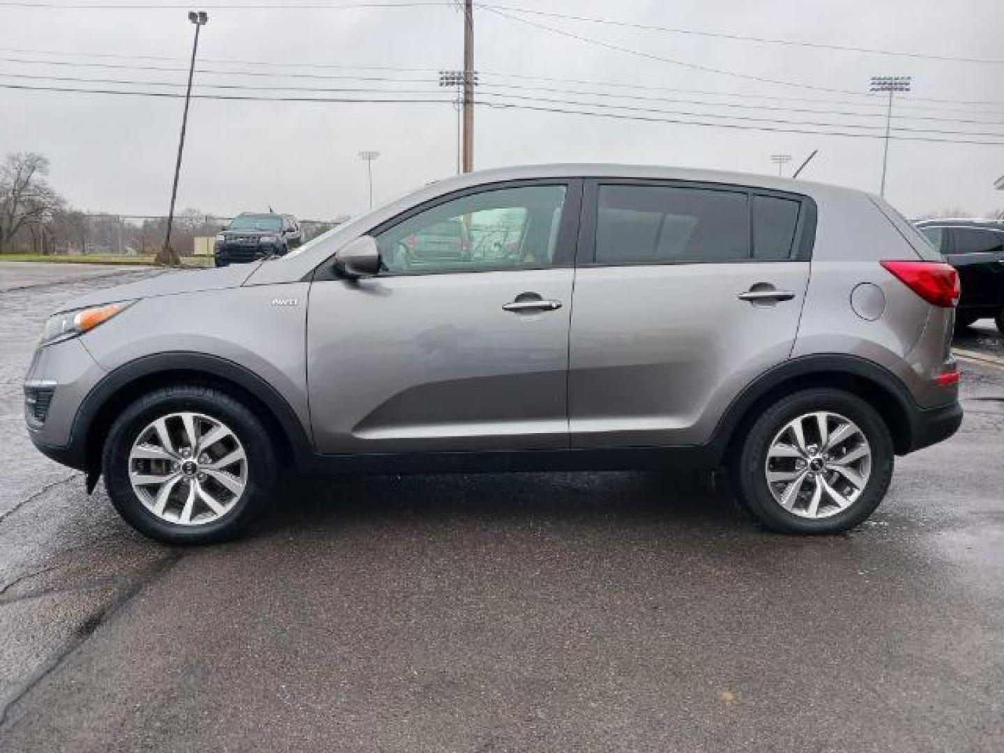 2015 Mineral Silver Kia Sportage LX AWD (KNDPBCAC7F7) with an 2.4L V6 DOHC 24V engine, 6-Speed Automatic transmission, located at 4508 South Dixie Dr, Moraine, OH, 45439, (937) 908-9800, 39.689976, -84.218452 - Photo#3