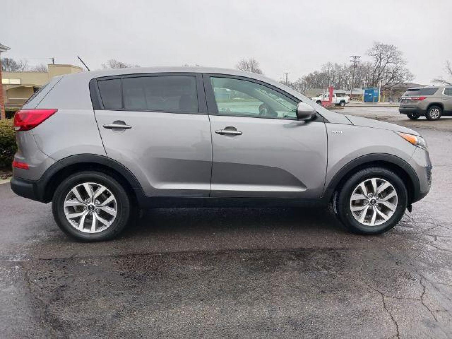 2015 Mineral Silver Kia Sportage LX AWD (KNDPBCAC7F7) with an 2.4L V6 DOHC 24V engine, 6-Speed Automatic transmission, located at 4508 South Dixie Dr, Moraine, OH, 45439, (937) 908-9800, 39.689976, -84.218452 - Photo#4