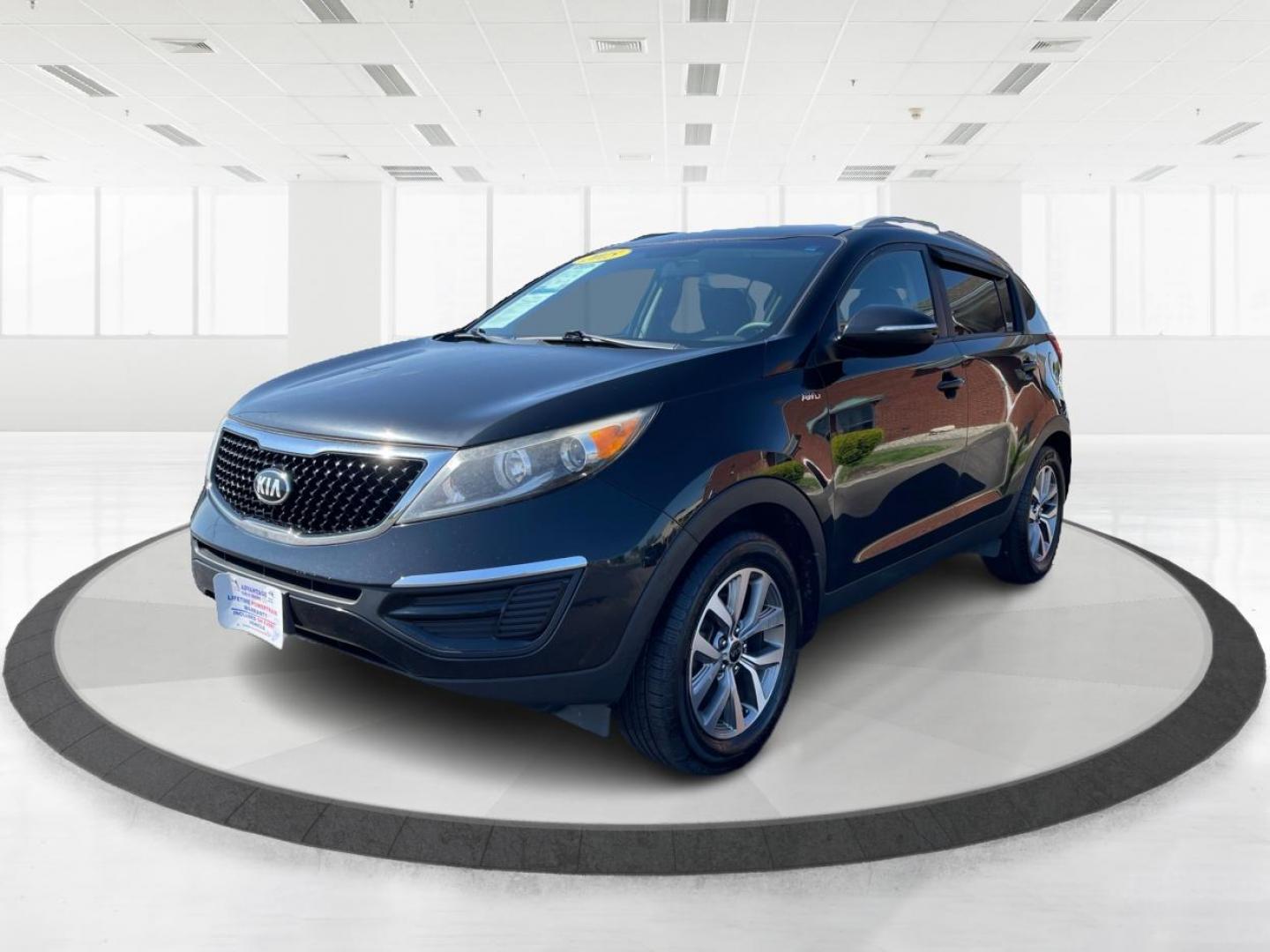 2015 Black Kia Sportage LX AWD (KNDPBCAC9F7) with an 2.4L V6 DOHC 24V engine, 6-Speed Automatic transmission, located at 1230 East Main St, Xenia, OH, 45385, (937) 908-9800, 39.688026, -83.910172 - Photo#7