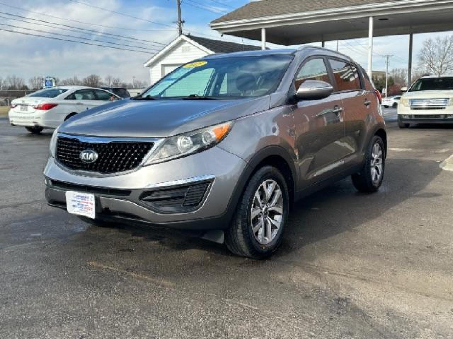 2015 Mineral Silver Kia Sportage LX AWD (KNDPBCAC5F7) with an 2.4L V6 DOHC 24V engine, 6-Speed Automatic transmission, located at 1230 East Main St, Xenia, OH, 45385, (937) 908-9800, 39.688026, -83.910172 - Photo#2