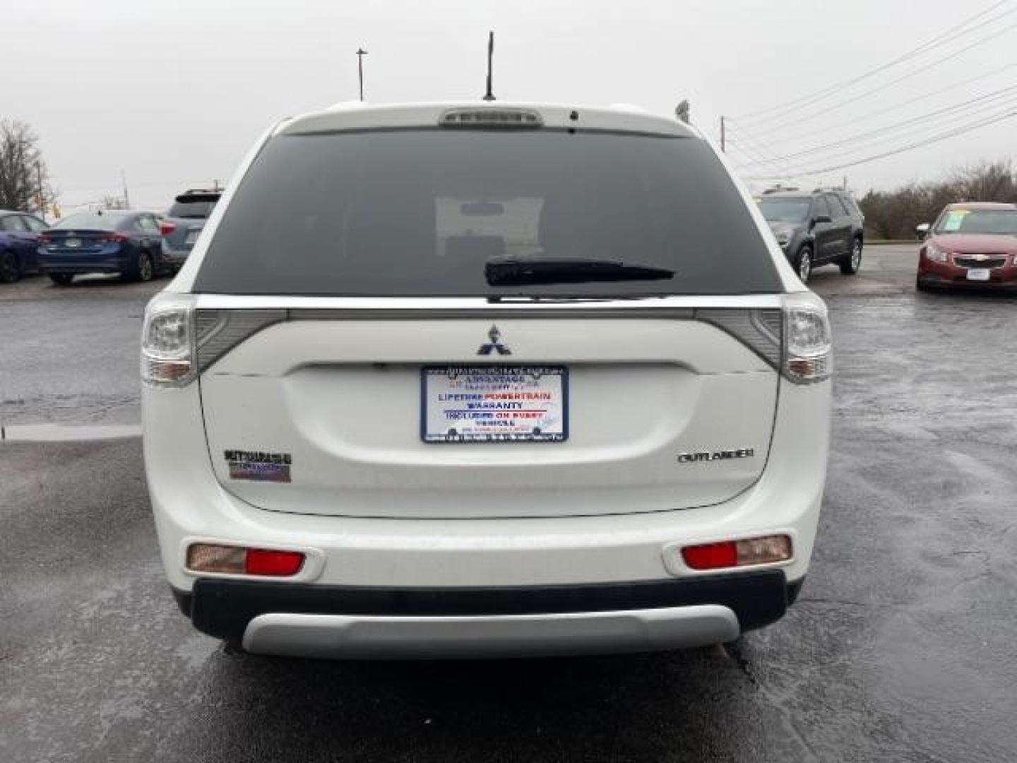 2015 Diamond White Mitsubishi Outlander SE S-AWC (JA4AZ3A33FZ) with an 2.4L L4 DOHC 16V engine, 6-Speed Automatic transmission, located at 1099 N County Rd 25A, Troy, OH, 45373, (937) 908-9800, 40.057079, -84.212883 - Photo#3