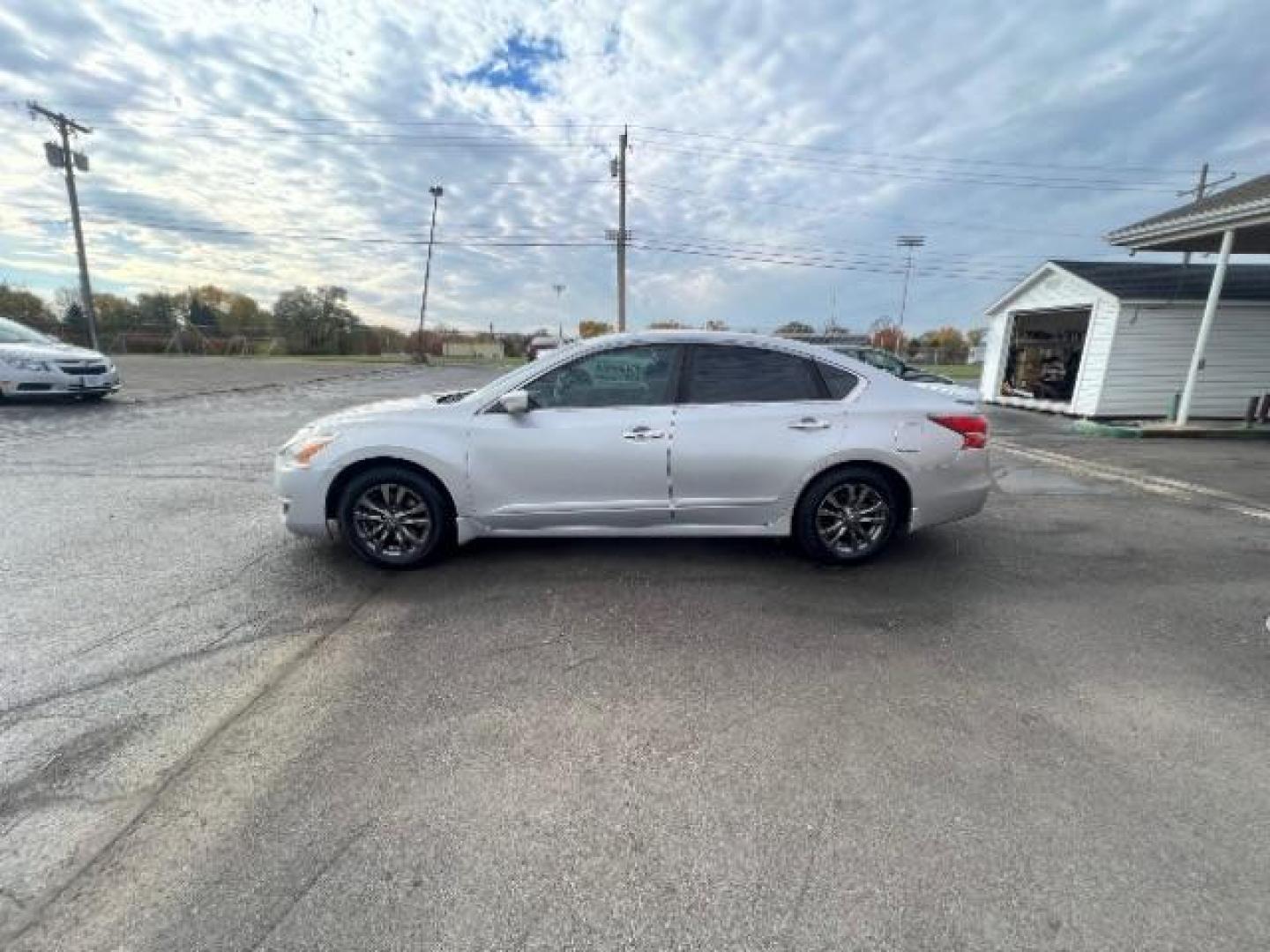 2015 Brilliant Silver Nissan Altima 2.5 S (1N4AL3AP0FC) with an 2.5L L4 DOHC 16V engine, Continuously Variable Transmission transmission, located at 401 Woodman Dr, Riverside, OH, 45431, (937) 908-9800, 39.760899, -84.123421 - Photo#3