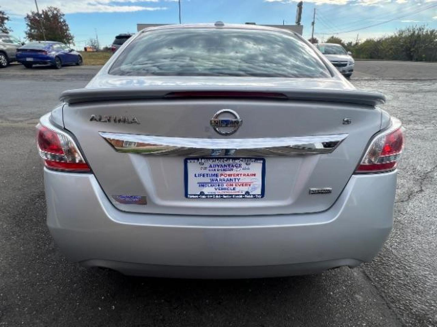 2015 Brilliant Silver Nissan Altima 2.5 S (1N4AL3AP0FC) with an 2.5L L4 DOHC 16V engine, Continuously Variable Transmission transmission, located at 401 Woodman Dr, Riverside, OH, 45431, (937) 908-9800, 39.760899, -84.123421 - Photo#4