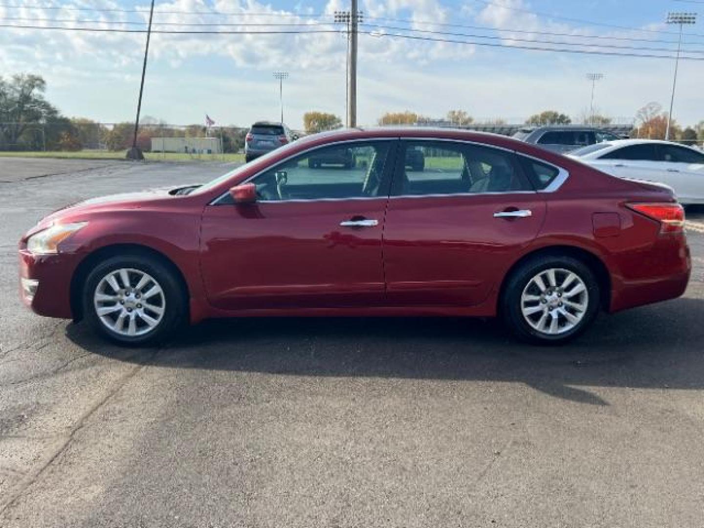 2015 Cayenne Red Nissan Altima 2.5 S (1N4AL3AP8FN) with an 2.5L L4 DOHC 16V engine, Continuously Variable Transmission transmission, located at 1099 N County Rd 25A, Troy, OH, 45373, (937) 908-9800, 40.057079, -84.212883 - Photo#3