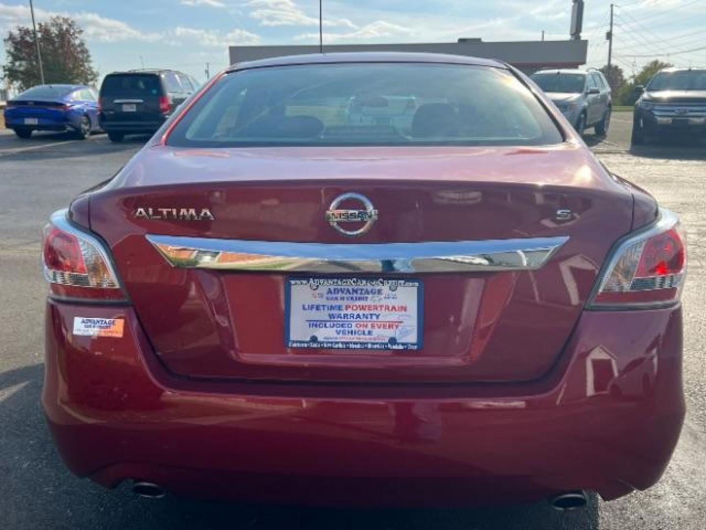 2015 Cayenne Red Nissan Altima 2.5 S (1N4AL3AP8FN) with an 2.5L L4 DOHC 16V engine, Continuously Variable Transmission transmission, located at 1099 N County Rd 25A, Troy, OH, 45373, (937) 908-9800, 40.057079, -84.212883 - Photo#4