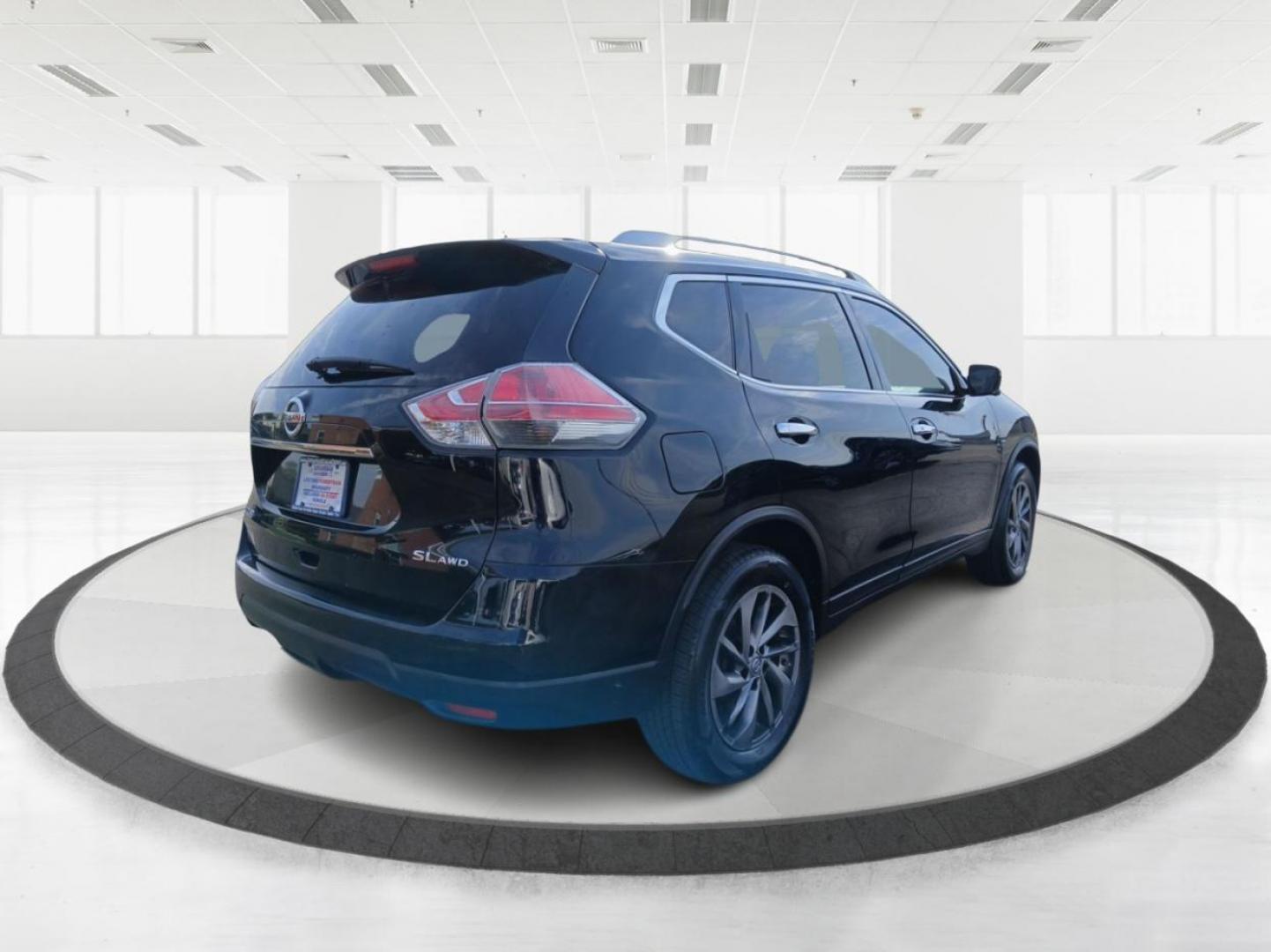 2015 Nissan Rogue SL AWD (5N1AT2MV0FC) with an 2.5L L4 DOHC 16V engine, Continuously Variable Transmission transmission, located at 4508 South Dixie Dr, Moraine, OH, 45439, (937) 908-9800, 39.689976, -84.218452 - 2015 Nissan Rogue SL AWD - Photo#2