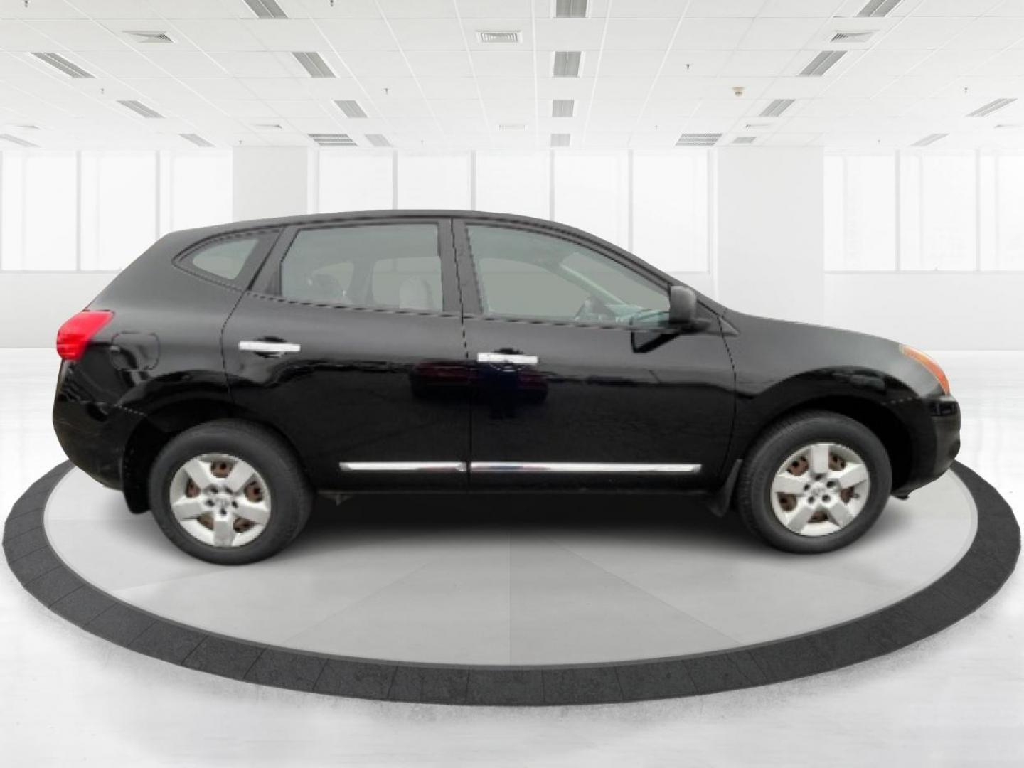 2015 Super Black Nissan Rogue Select (JN8AS5MV1FW) with an 2.5L L4 DOHC 16V engine, Continuously Variable Transmission transmission, located at 1951 S Dayton Lakeview Rd., New Carlisle, OH, 45344, (937) 908-9800, 39.890999, -84.050255 - Photo#1