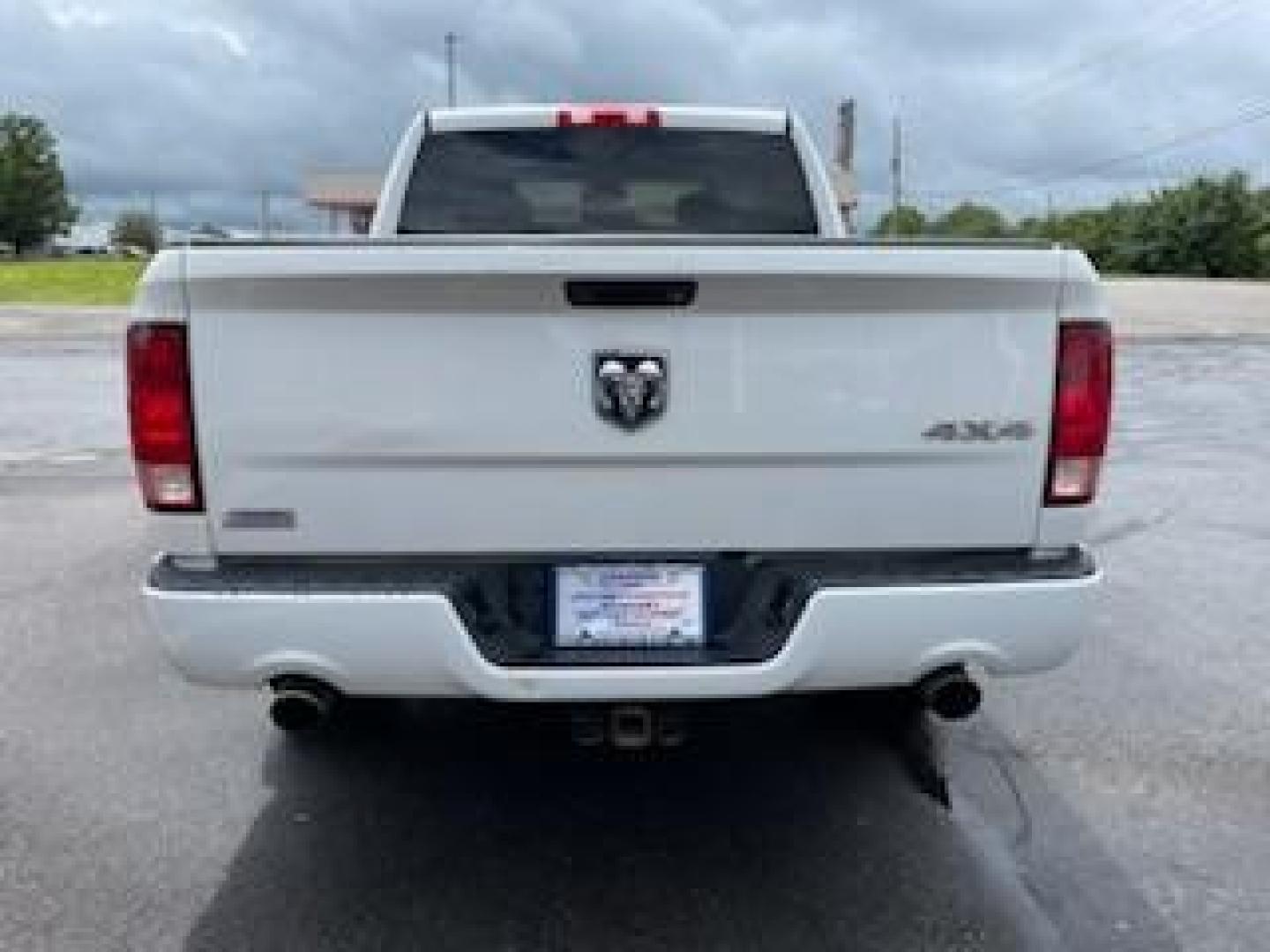 2015 White RAM 1500 Tradesman Crew Cab SWB 4WD (3C6RR7KT5FG) with an 5.7L V8 OHV 16V engine, 8-Speed Automatic transmission, located at 1099 N County Rd 25A, Troy, OH, 45373, (937) 908-9800, 40.057079, -84.212883 - Photo#4