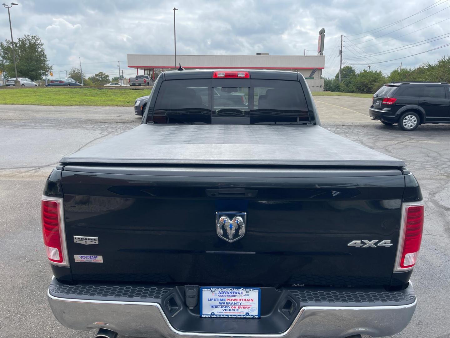 2015 Black RAM 1500 Laramie Crew Cab SWB 4WD (1C6RR7NT7FS) with an 5.7L V8 OHV 16V engine, 6-Speed Automatic transmission, located at 880 E. National Road, Vandalia, OH, 45377, (937) 908-9800, 39.891918, -84.183594 - Photo#11