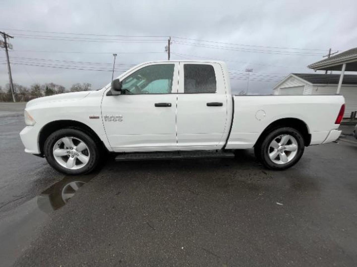 2015 White RAM 1500 Tradesman Quad Cab 4WD (1C6RR7FTXFS) with an 5.7L V8 OHV 16V engine, 8-Speed Automatic transmission, located at 1184 Kauffman Ave, Fairborn, OH, 45324, (937) 908-9800, 39.807072, -84.030914 - Photo#4