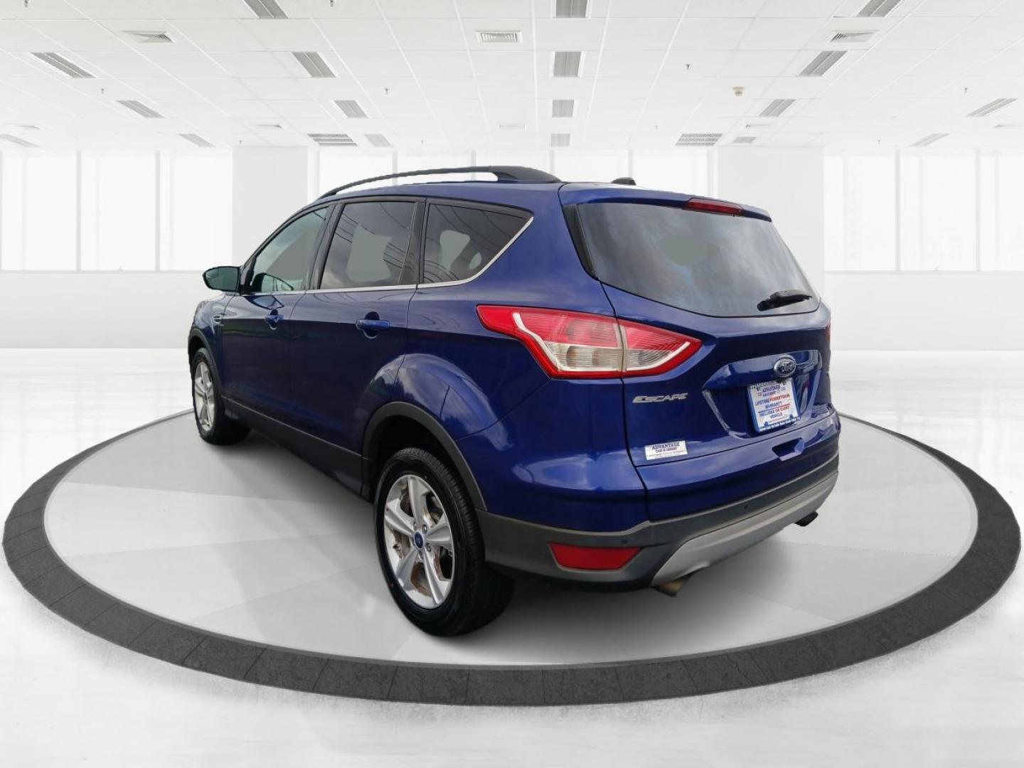 2016 Deep Impact Blue Metallic Ford Escape SE 4WD (1FMCU9G9XGU) with an 2.0L L4 DOHC 16V engine, 6-Speed Automatic transmission, located at 4508 South Dixie Dr, Moraine, OH, 45439, (937) 908-9800, 39.689976, -84.218452 - Photo#4