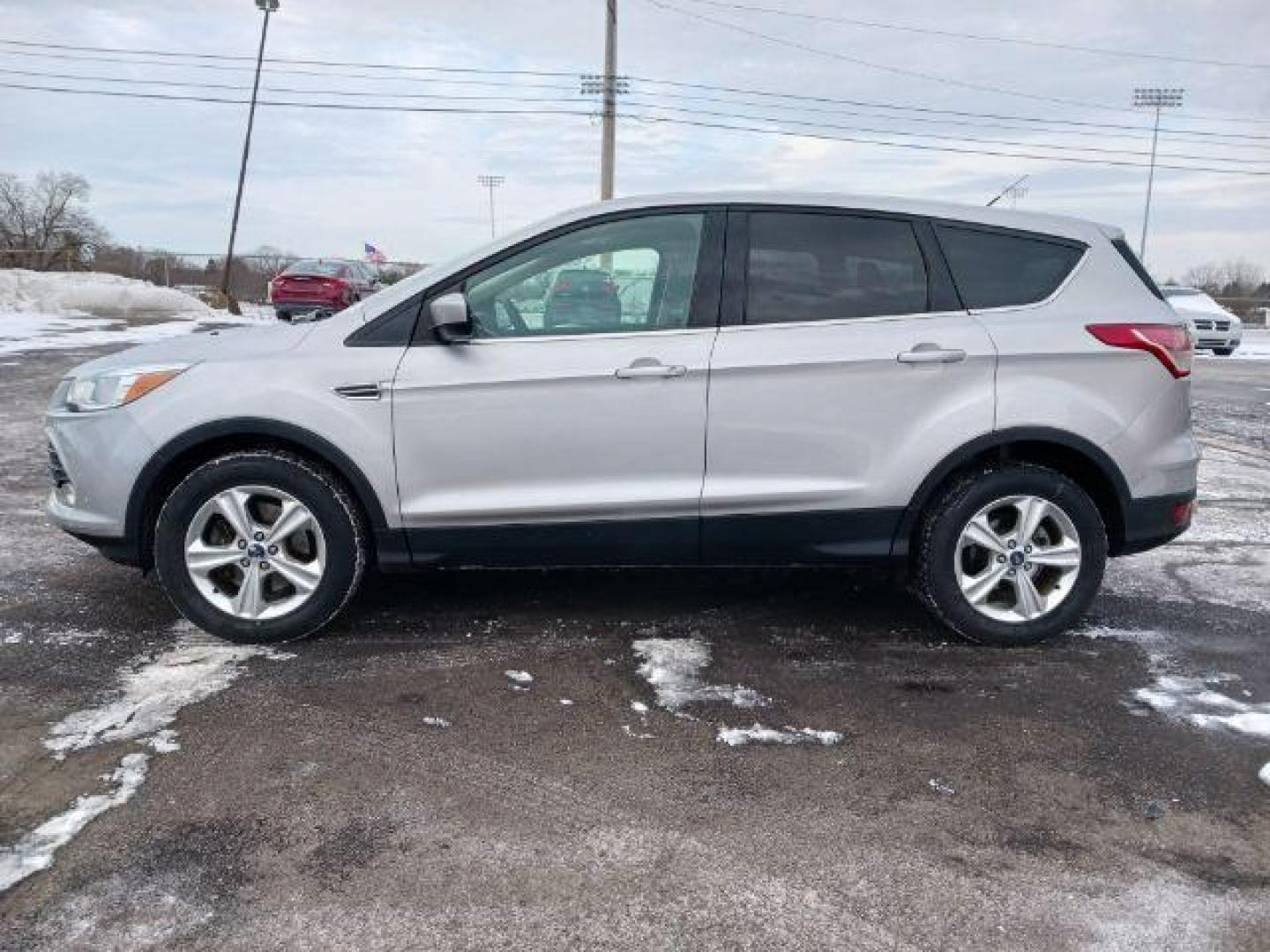 2016 Ingot Silver Metallic Ford Escape SE 4WD (1FMCU9G96GU) with an 2.0L L4 DOHC 16V engine, 6-Speed Automatic transmission, located at 880 E. National Road, Vandalia, OH, 45377, (937) 908-9800, 39.891918, -84.183594 - Photo#3