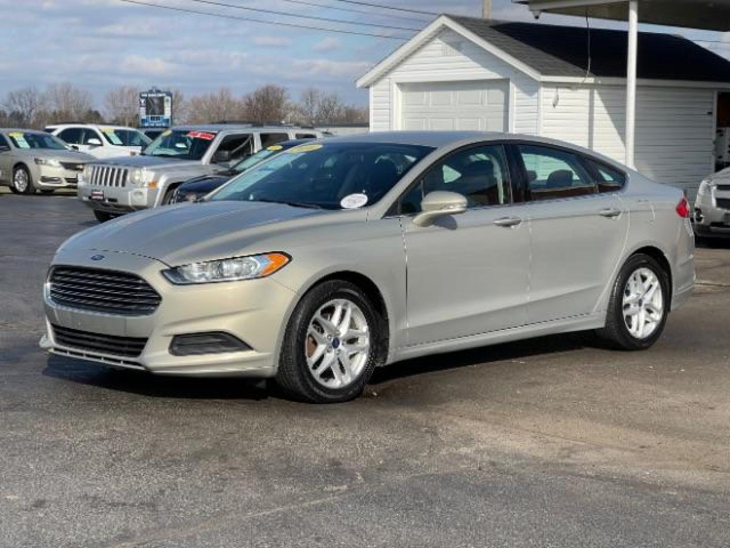 2016 Brown Ford Fusion SE (3FA6P0H70GR) with an 2.5L L4 DOHC 16V engine, 6-Speed Automatic transmission, located at 1184 Kauffman Ave, Fairborn, OH, 45324, (937) 908-9800, 39.807072, -84.030914 - Photo#1