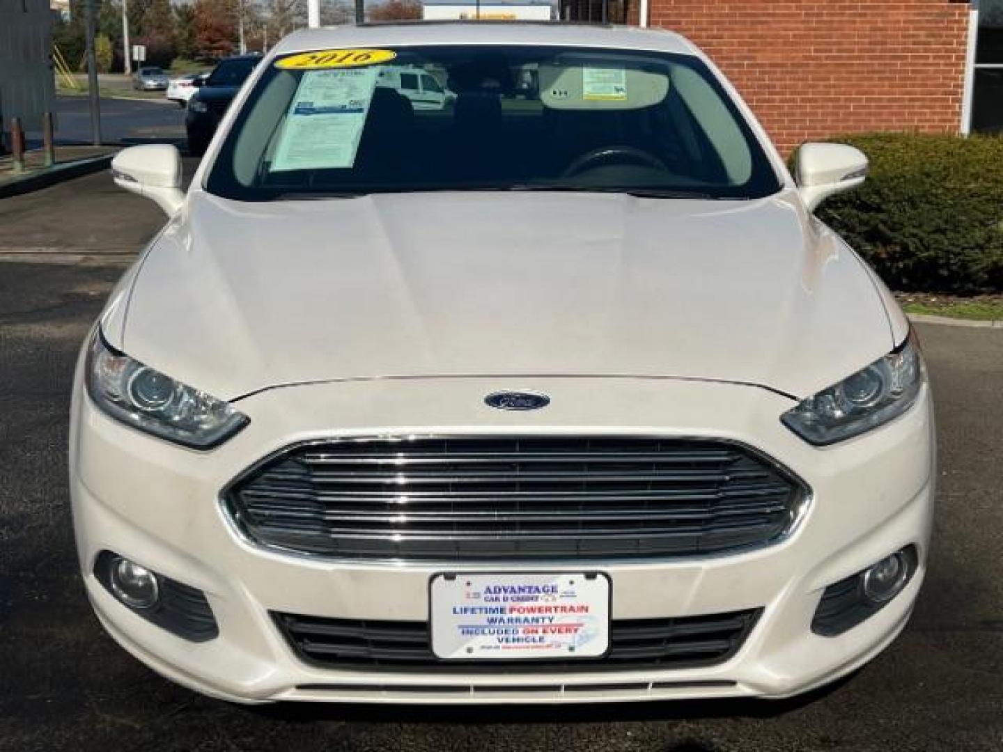 2016 White Platinum Metallic Tri-Coat Ford Fusion SE AWD (3FA6P0T92GR) with an 2.0L L4 DOHC 16V engine, 6-Speed Automatic transmission, located at 880 E. National Road, Vandalia, OH, 45377, (937) 908-9800, 39.891918, -84.183594 - Photo#1