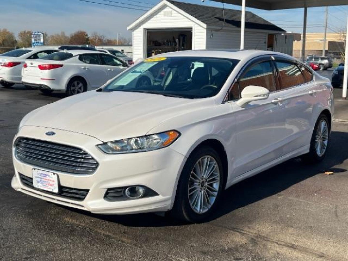 2016 White Platinum Metallic Tri-Coat Ford Fusion SE AWD (3FA6P0T92GR) with an 2.0L L4 DOHC 16V engine, 6-Speed Automatic transmission, located at 880 E. National Road, Vandalia, OH, 45377, (937) 908-9800, 39.891918, -84.183594 - Photo#2