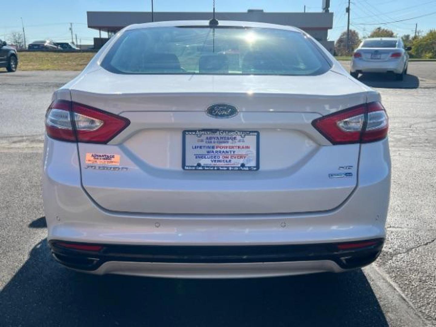 2016 White Platinum Metallic Tri-Coat Ford Fusion SE AWD (3FA6P0T92GR) with an 2.0L L4 DOHC 16V engine, 6-Speed Automatic transmission, located at 880 E. National Road, Vandalia, OH, 45377, (937) 908-9800, 39.891918, -84.183594 - Photo#4