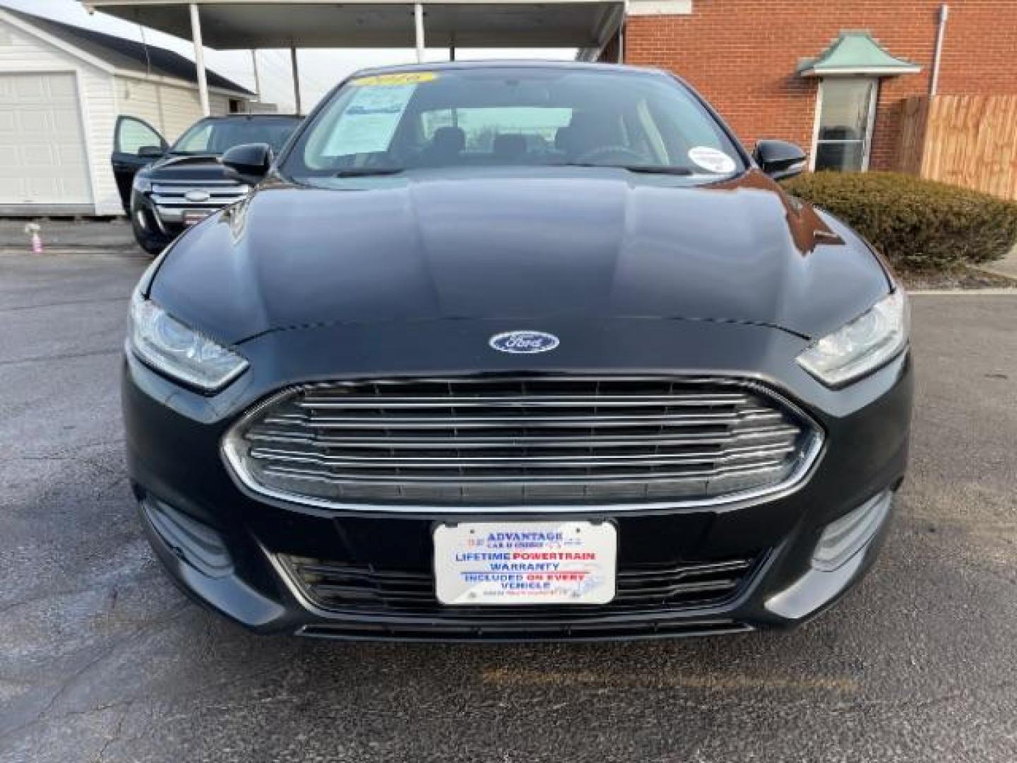 2016 Shadow Black Ford Fusion SE (3FA6P0H72GR) with an 2.5L L4 DOHC 16V engine, 6-Speed Automatic transmission, located at 1230 East Main St, Xenia, OH, 45385, (937) 908-9800, 39.688026, -83.910172 - Photo#5