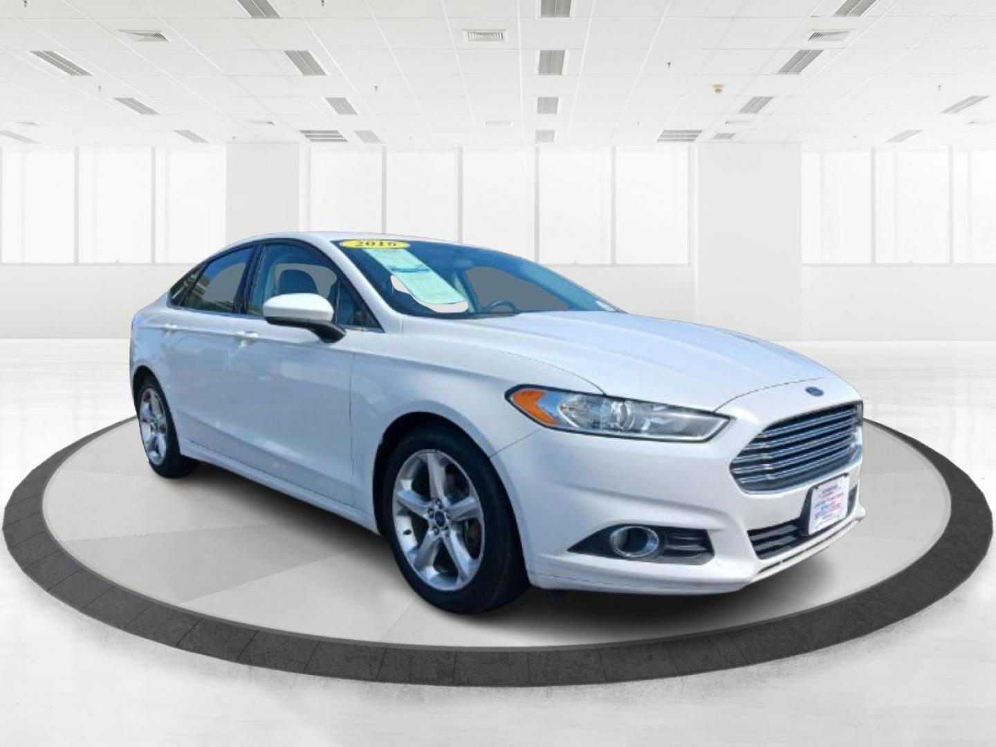 2016 Oxford White Clearcoat Ford Fusion S (3FA6P0G78GR) with an 2.5L L4 DOHC 16V engine, 6-Speed Automatic transmission, located at 1184 Kauffman Ave, Fairborn, OH, 45324, (937) 908-9800, 39.807072, -84.030914 - Photo#0